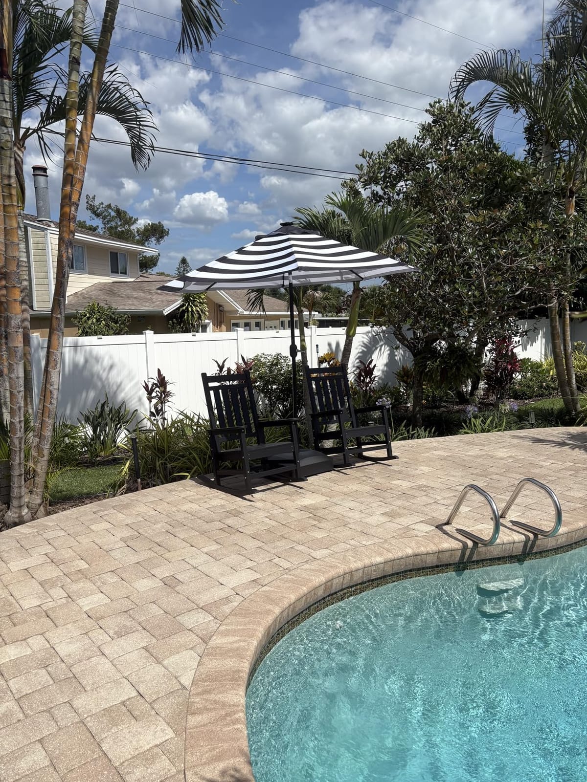 Sunnyglade 9' Solar LED Patio Umbrella, 8 Ribs, Tilt & Crank (Light Tan) customer photo 1