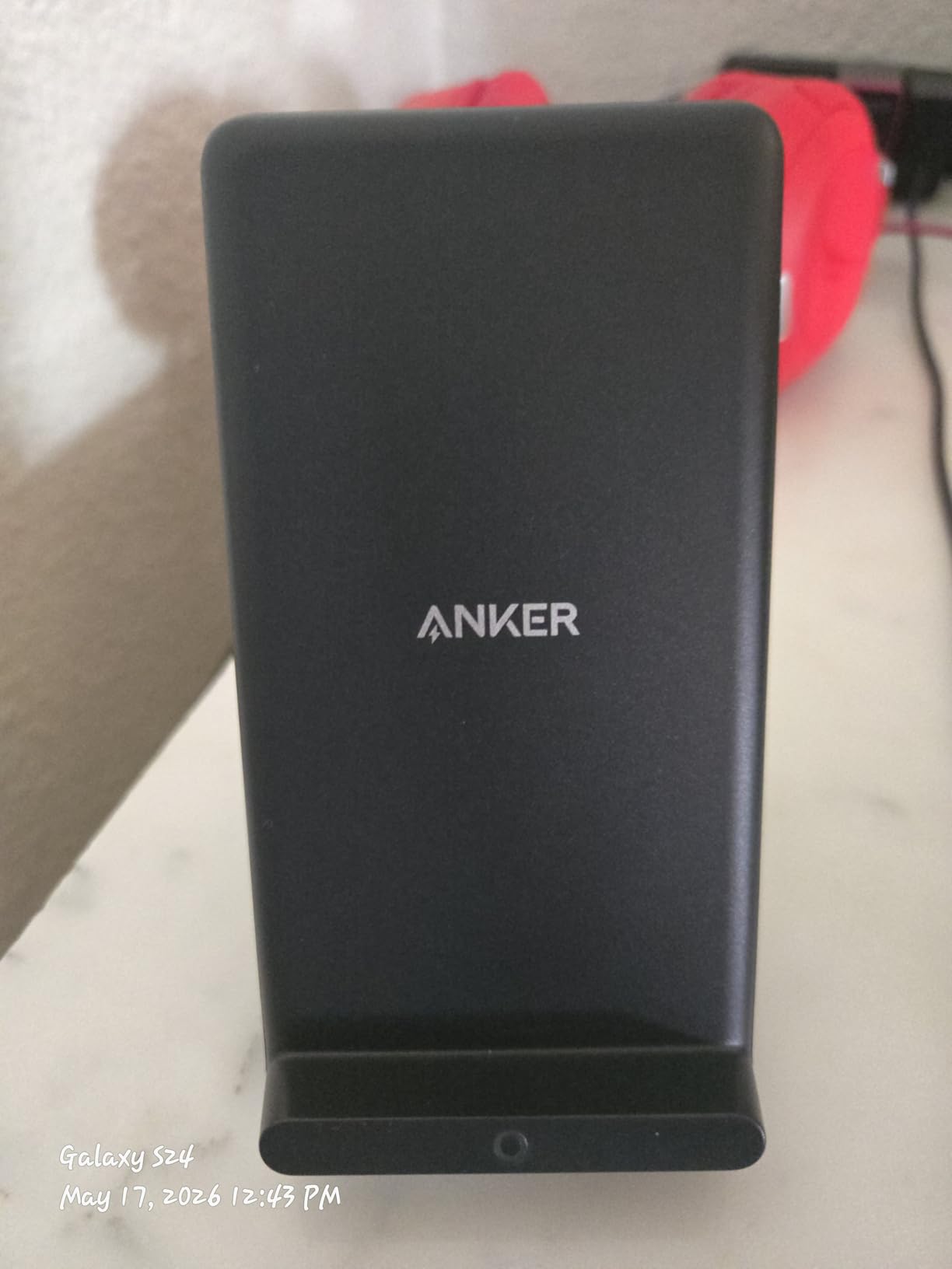Anker 313 Qi-Certified 10W Max Wireless Charger Stand customer photo 2