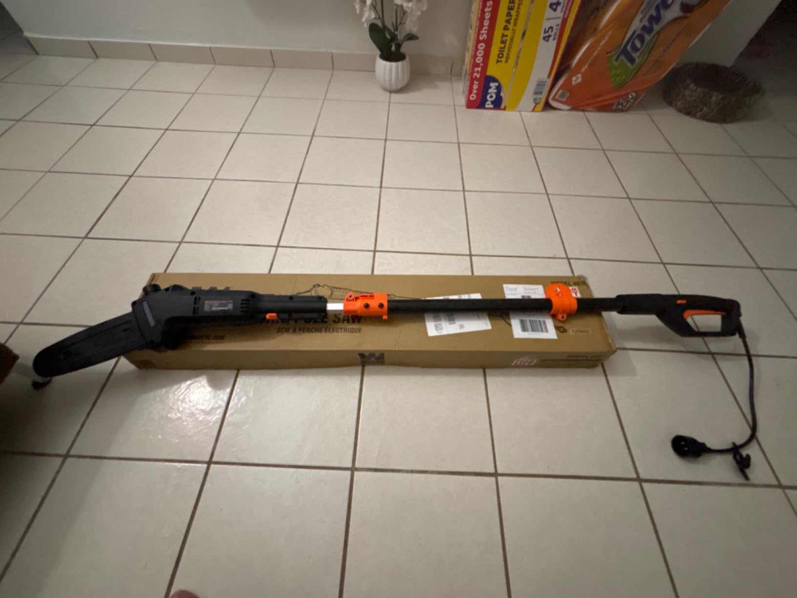 WEN 4019 6-Amp 8-Inch Electric Telescoping Pole Saw, Corded electric - Black&orange customer photo 1