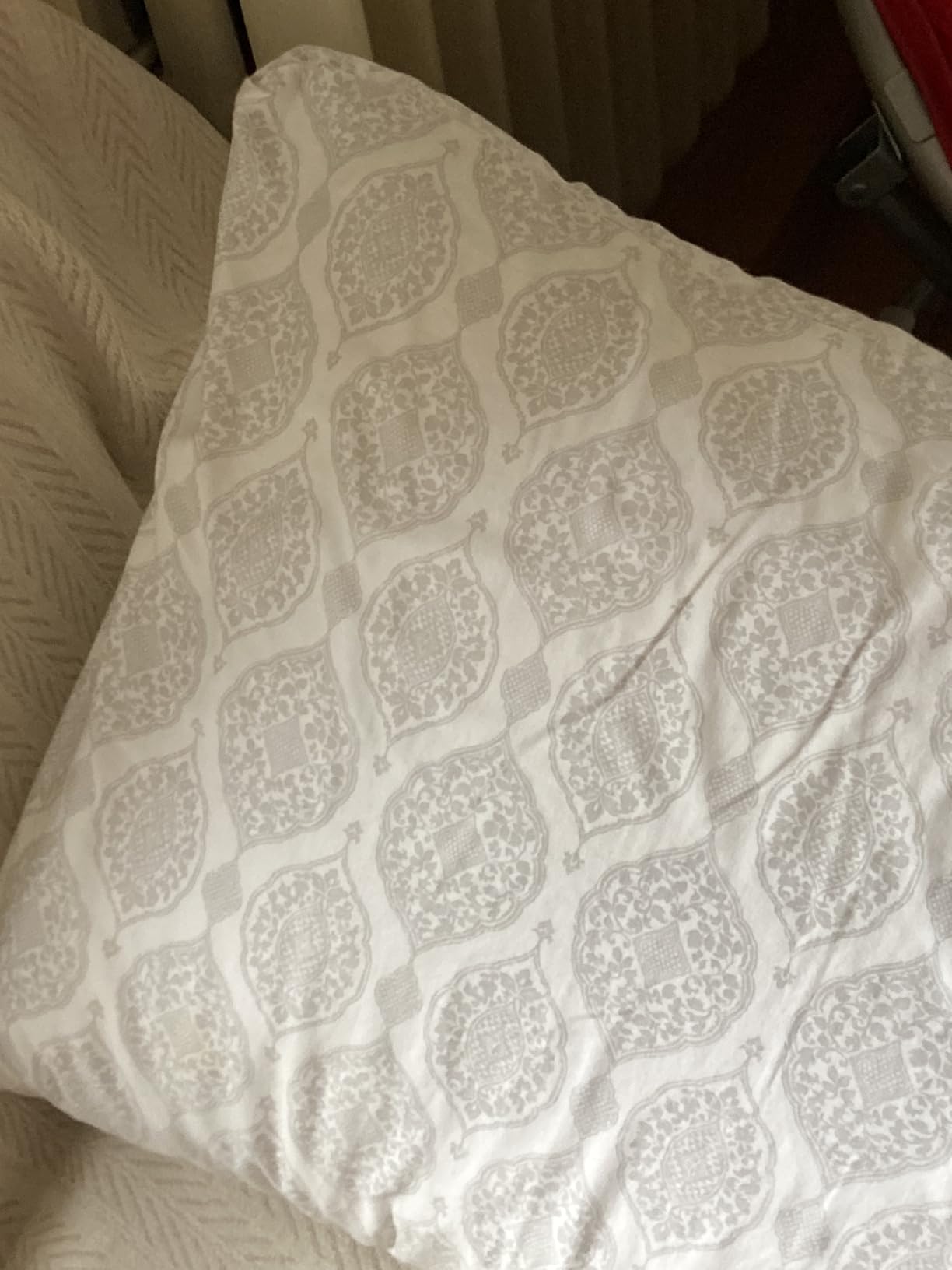 JOLLYVOGUE Pillows Queen Size Set of 2, Cooling and Firm Pillows with Oeko-Tex Certified Down Alternative Filling for Side, Back, and Stomach Sleepers, Hotel Collection customer photo 1