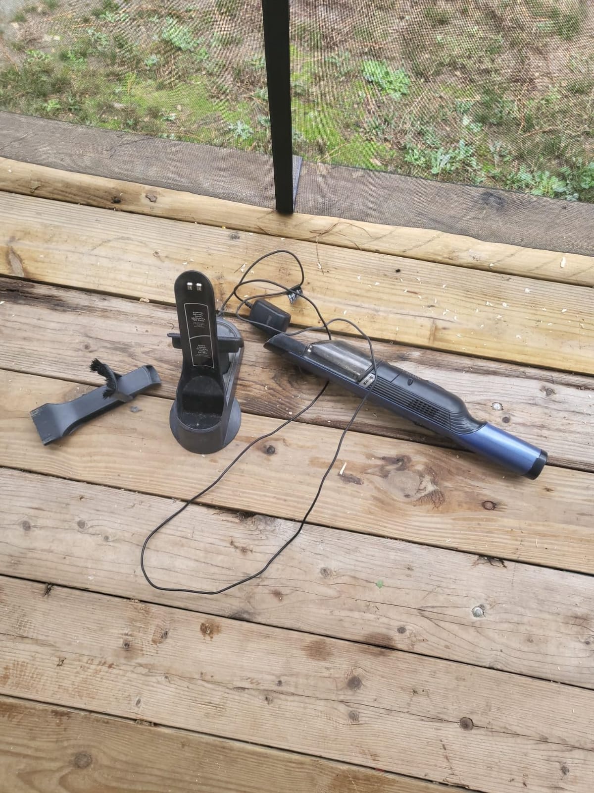 Shark WV201 WANDVAC Handheld Vacuum, Lightweight at 1.4 Pounds with Powerful Suction, Charging Dock, Single Touch Empty and Detachable Dust Cup, Graphite, Slate customer photo 2