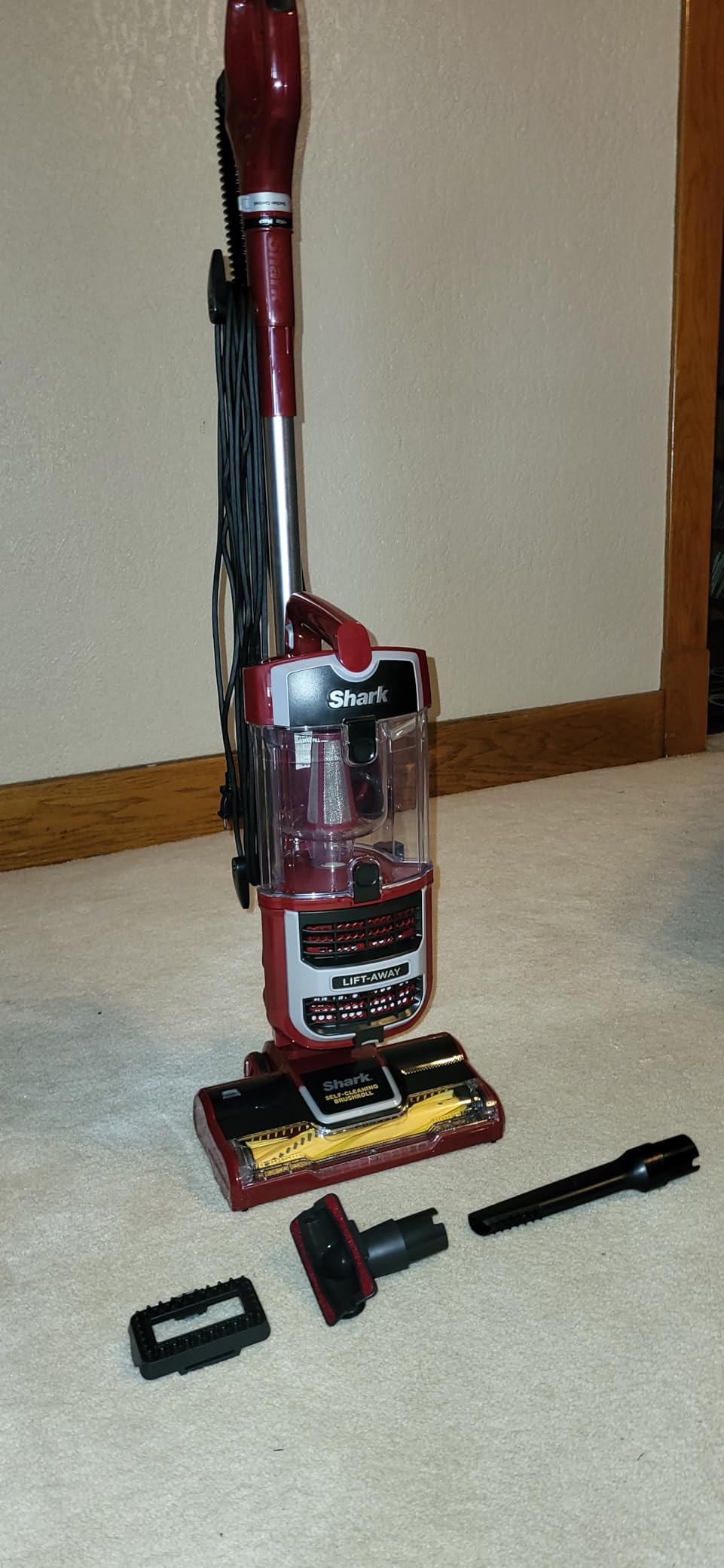 Shark ZU561 Navigator Lift-Away Speed Self Cleaning Brushroll Lightweight Upright Vacuum with HEPA Filter, Red Peony customer photo 1