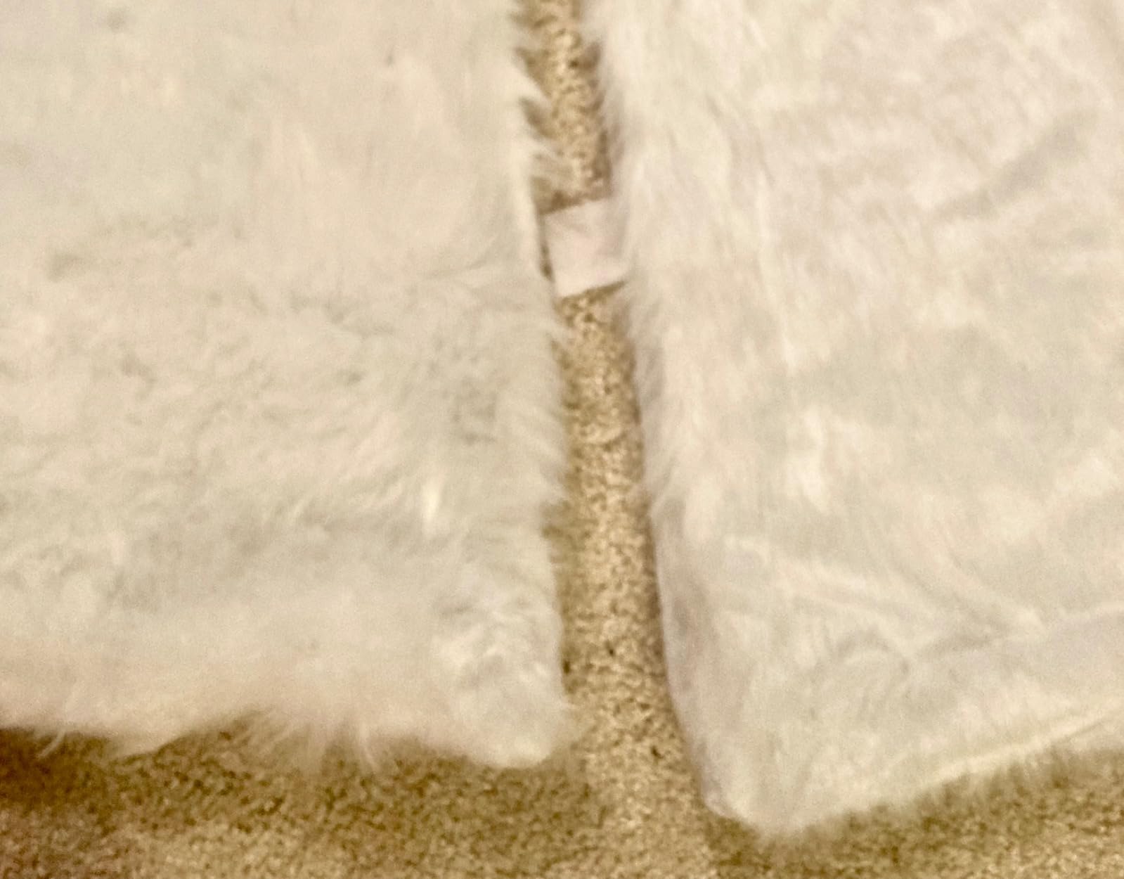 AOGU 48 Inch Faux Fur Christmas Tree Skirt White Plush Skirt for Merry Christmas Party Christmas Tree Decoration customer photo 1