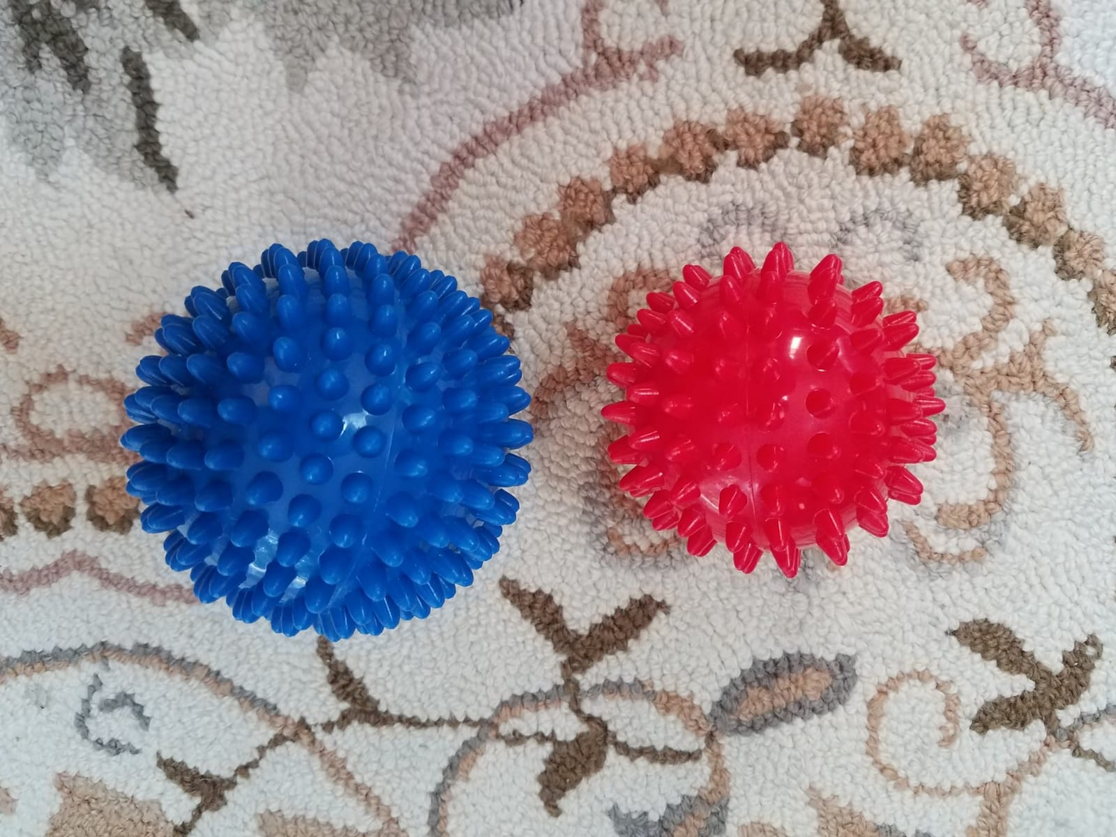 VORNNEX Pack of 2 Spiky Hard Massage Balls - Foot Arch Trainer Plantar Fasciitis, Muscle Massager Ball Exercise customer photo 2