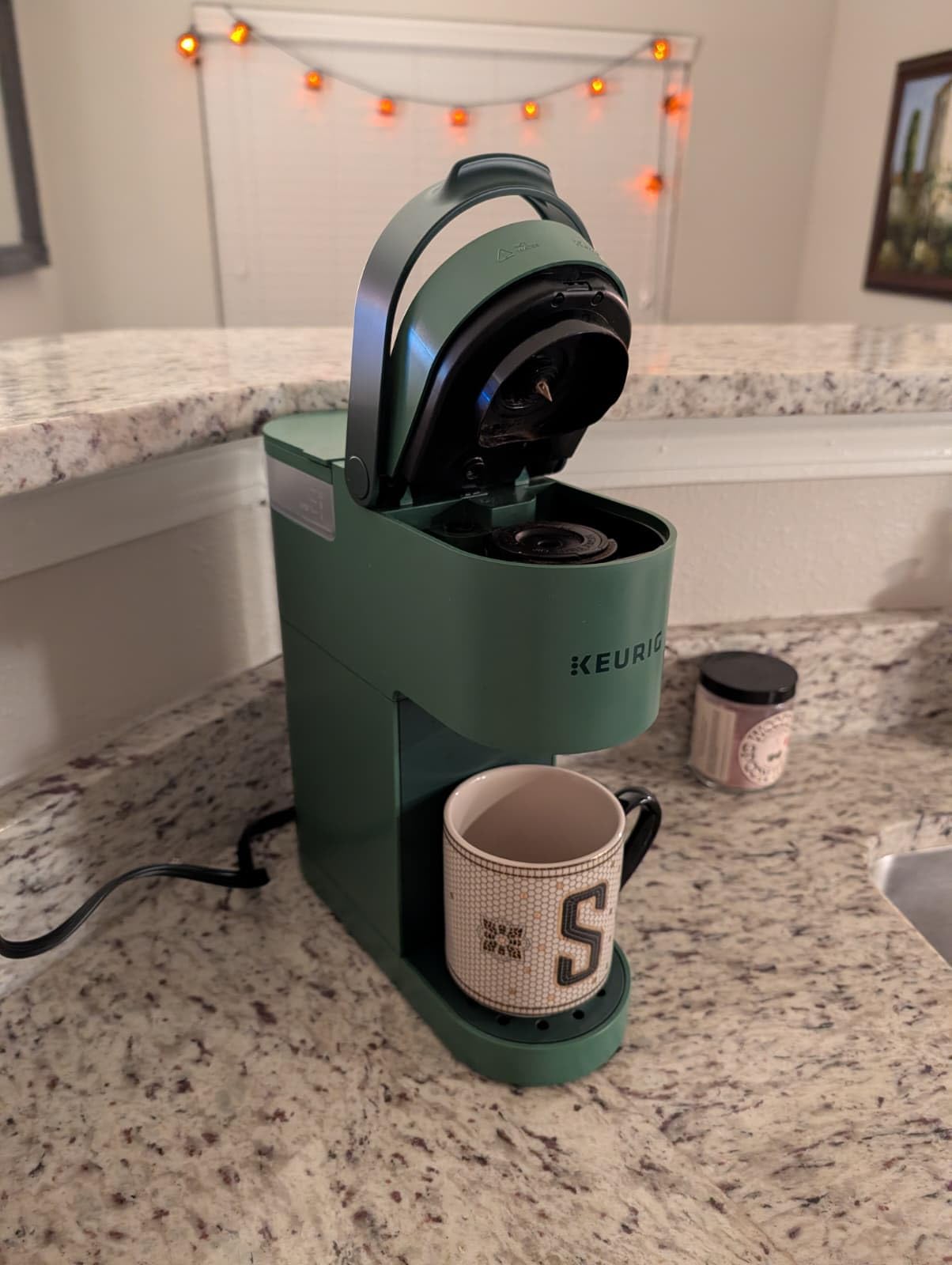 Keurig K-Mini Single Serve K-Cup Pod Coffee Maker, 6 to 12oz Brew size, with Cord Storage, Perfect for Small Spaces, Black | Cord Storage, Small Spaces customer photo 1