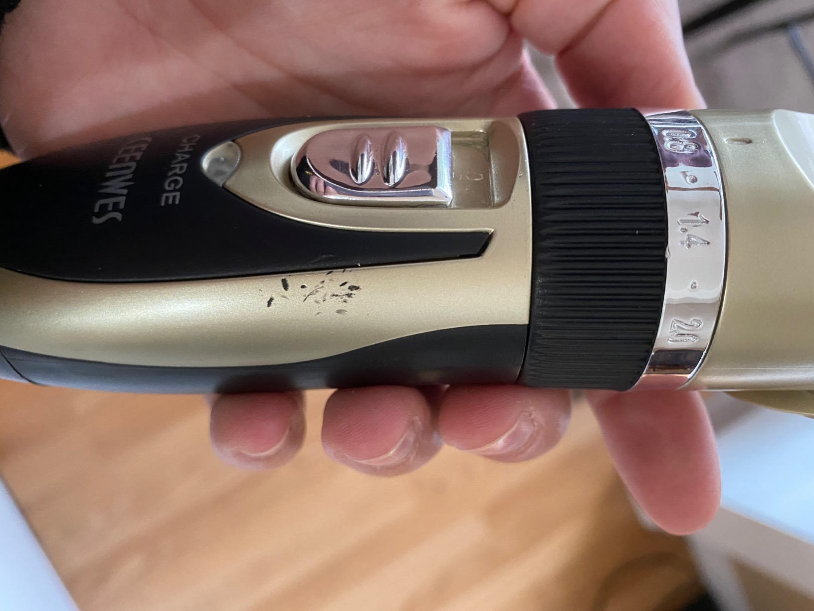 Ceenwes Dog Clippers Low Noise Pet Clippers Rechargeable Trimmer Cordless Grooming Tool Professional Dog Hair Trimmer with Comb Guides Scissors for Dogs Cats & Others（Gold） customer photo 2