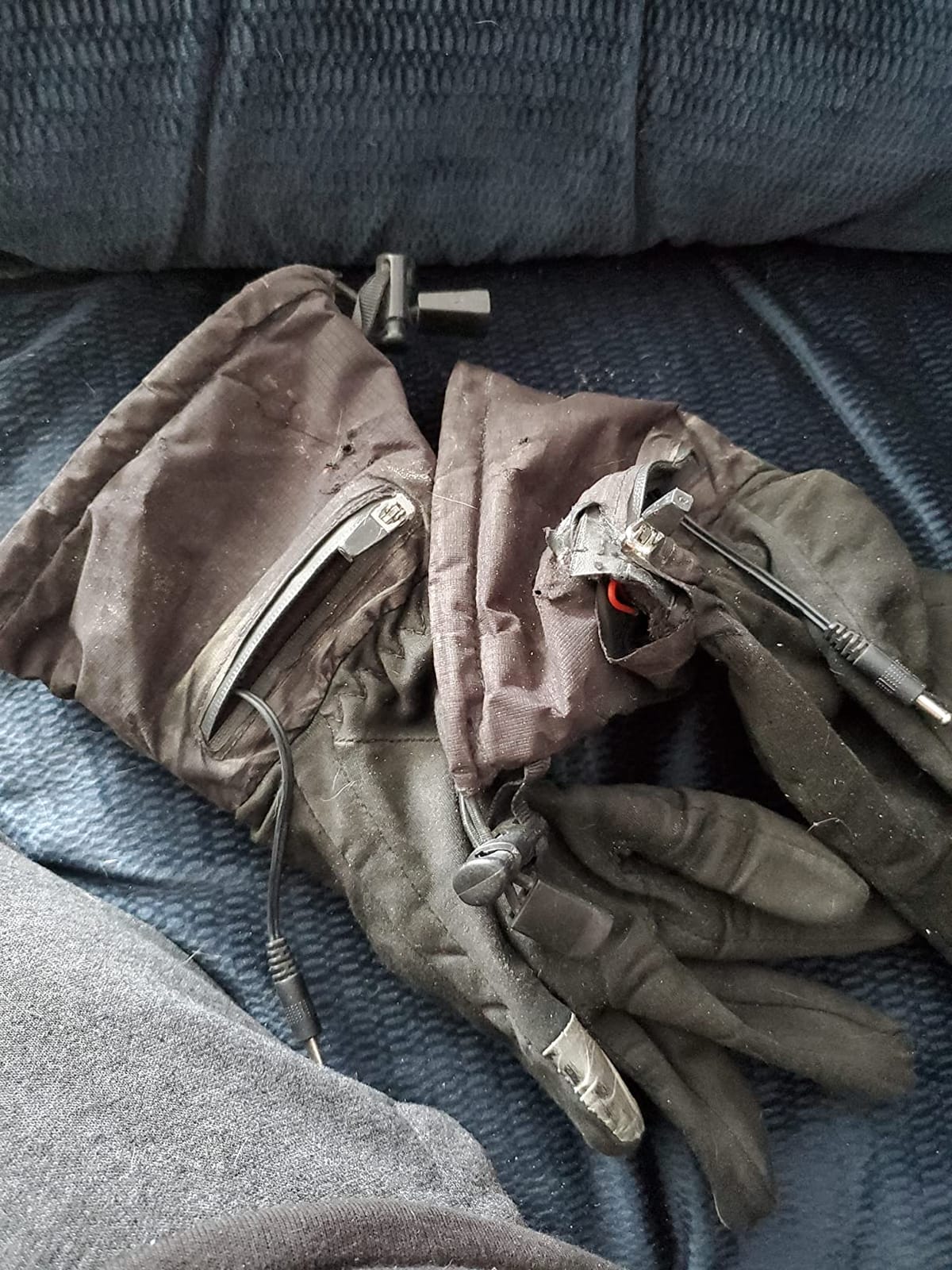 SNOW DEER Heated Glove Liners for Men and Women, Rechargeable Thin Gloves customer photo 1