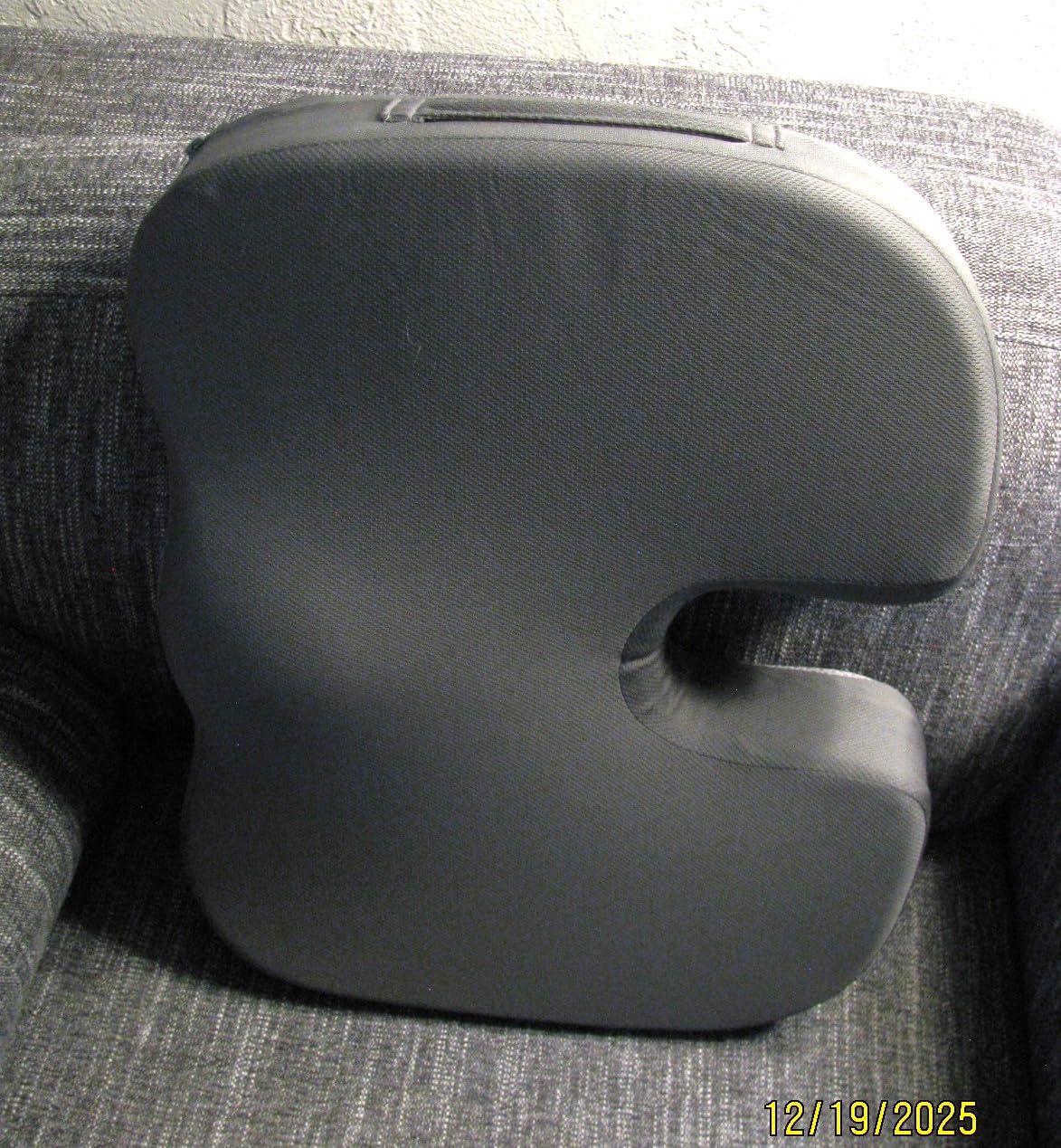 5 STARS UNITED Seat Cushion - Memory Foam Chair Cushion for Tailbone Pain Relief - Ergonomic Support for Coccyx, Sciatica & Butt - Office, Desk & Gaming Chair, Car Seat, Wheelchair, Airplane, Black customer photo 1