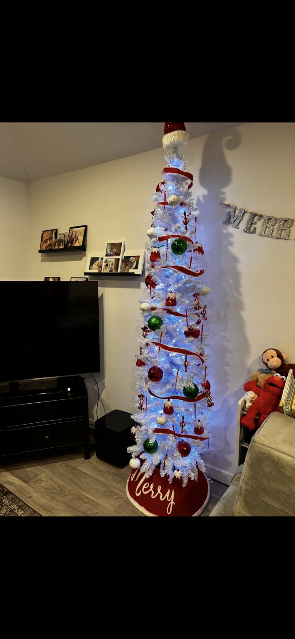 HOMCOM 6' Artificial Pencil Christmas Tree 390 Realistic Branch Tips Green customer photo 1