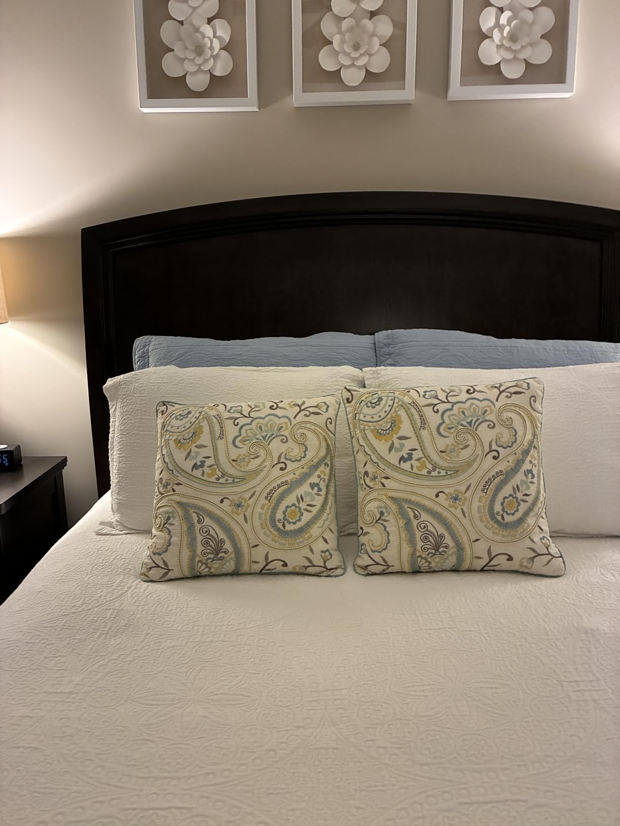 WINLIFE 100% Cotton Quilted Pillow Sham Floral Printed Pillow Cover Sage Green, Standard Size, 20 x 26 Inch customer photo 1