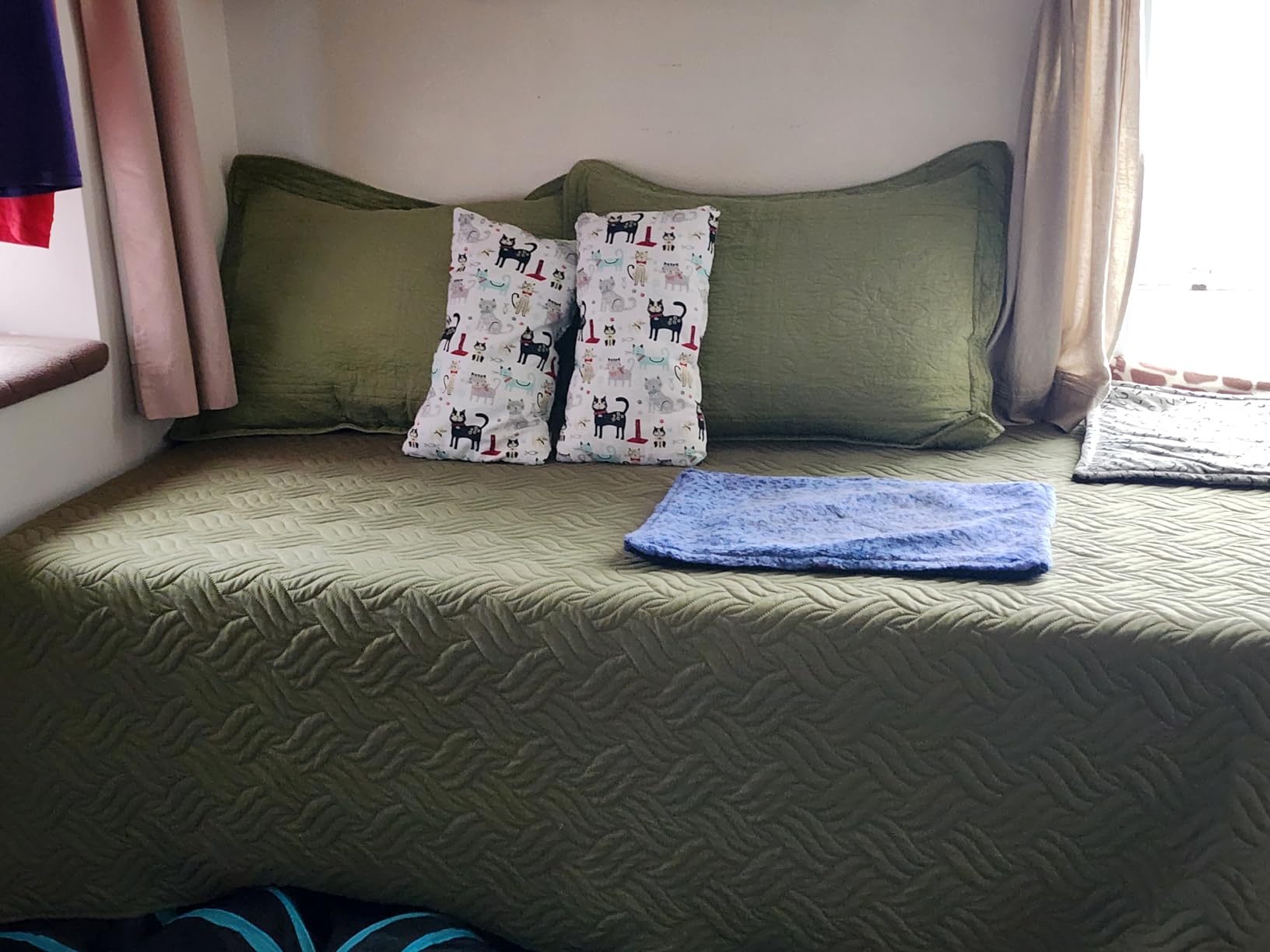 WINLIFE 100% Cotton Quilted Pillow Sham Floral Printed Pillow Cover Sage Green, Standard Size, 20 x 26 Inch customer photo 2