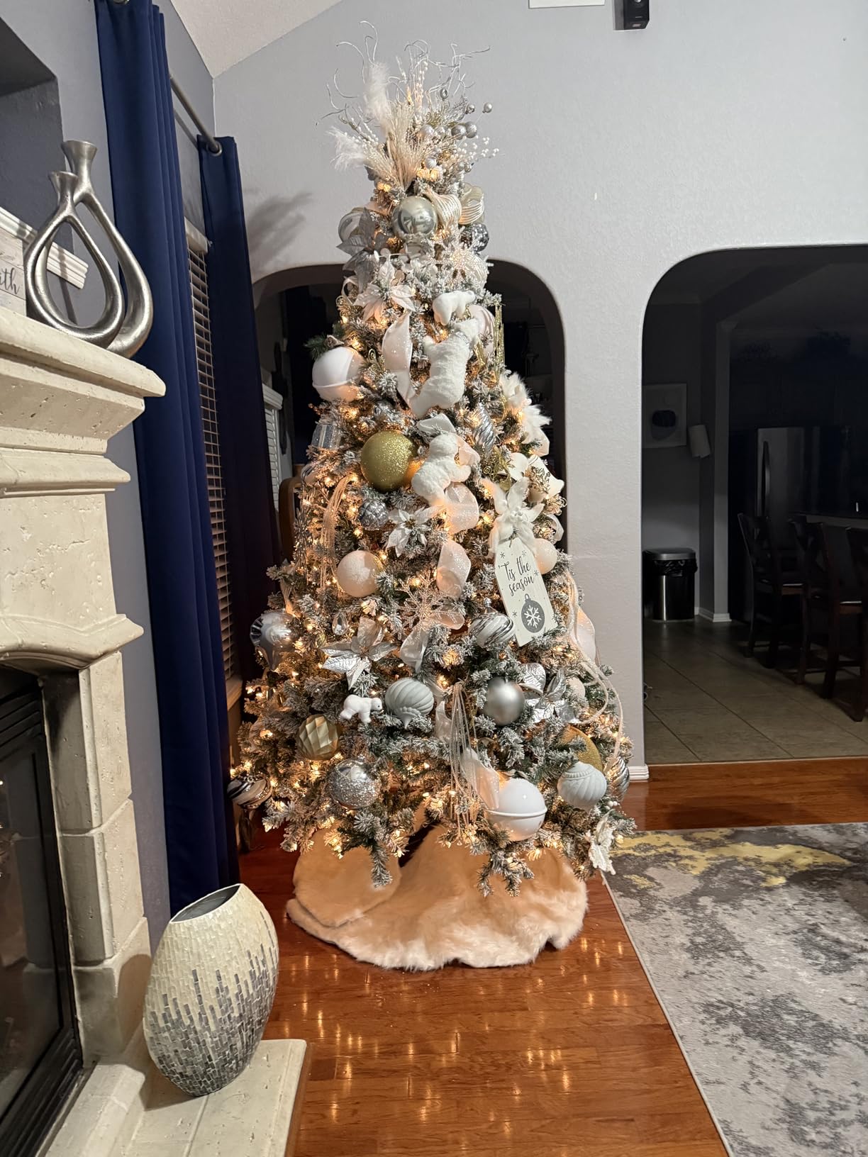 Best Choice Products 6ft Pre-Lit Artificial Christmas Tree Twinkling LEDs, Snow Flocked Design Pine Tree, Full Appearance Lighted Snowy w/Easy Assembly, 250 Lights, 928 Tips Metal Stand customer photo 1