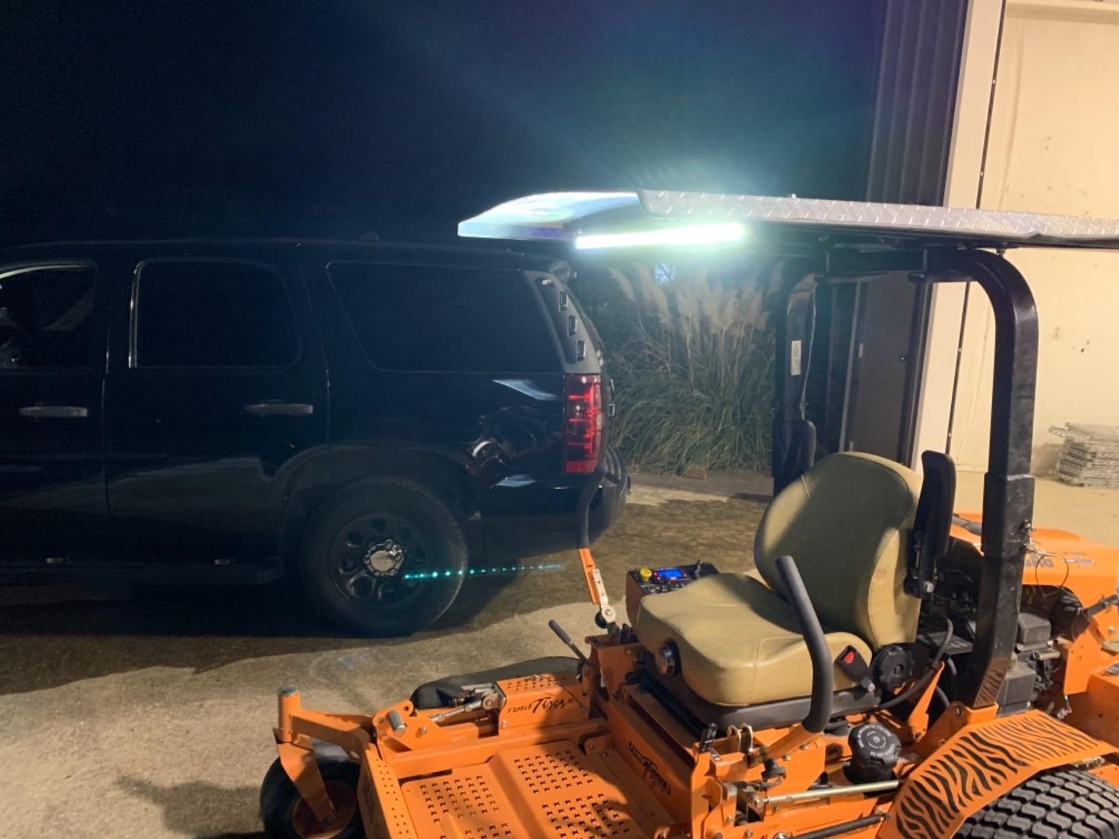 32 Inch LED Light Bar Single Row Flood & SpotBeam Combo 30000LM Off Road LED Light Bar Driving Light for Pickup SUV ATV UTV Truck Roof Bumper customer photo 1