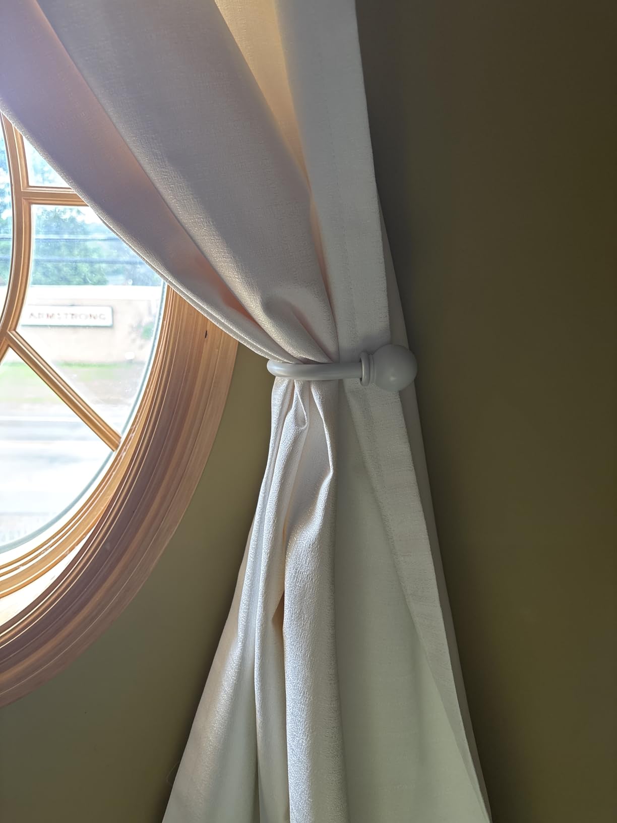 Sumnacon Set of 2 Decorative Curtain Holdbacks, Wall Mounted Aluminum Alloy Window Drapery Tiebacks for Bedroom, Livingroom Office Come with Screws, White customer photo 1