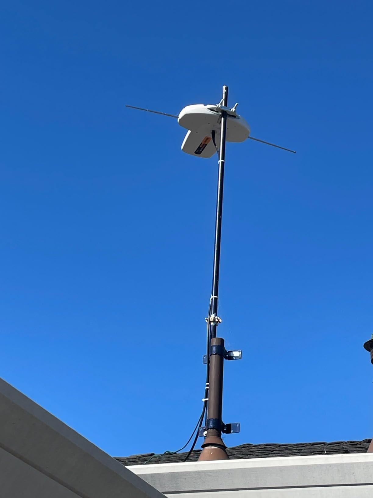 Televes DiNova Boss Mix 144286 Attic/Outdoor HDTV Antenna - Smart UHF/VHF TV Antenna with Built-in Signal Amplification and FM/LTE/4G/5G Filtering, up to 50 Mile Range - Made in Spain customer photo 1
