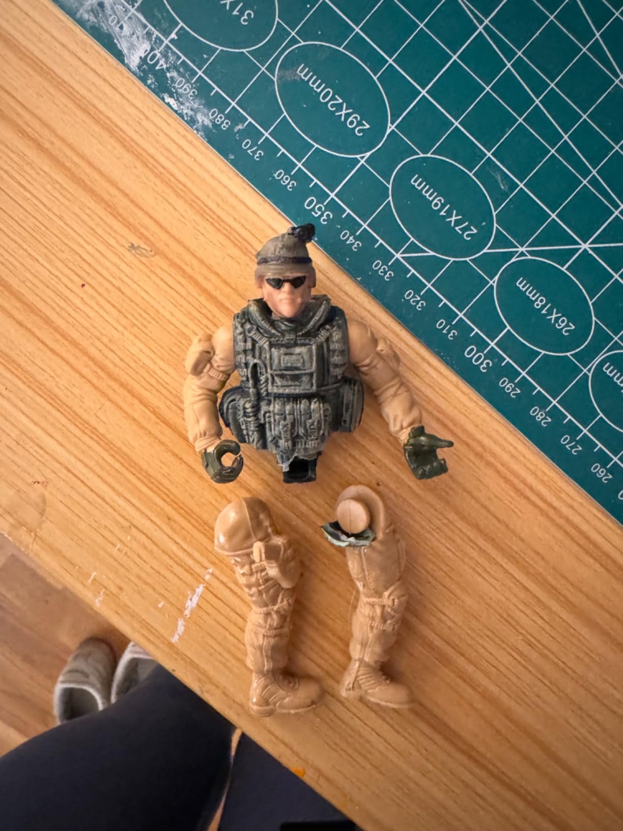 Mr.River US Army Men and SWAT Team Toy Soldiers Action Figures with Military Weapons Accessories for Kids Boys Girls,12Pcs customer photo 2