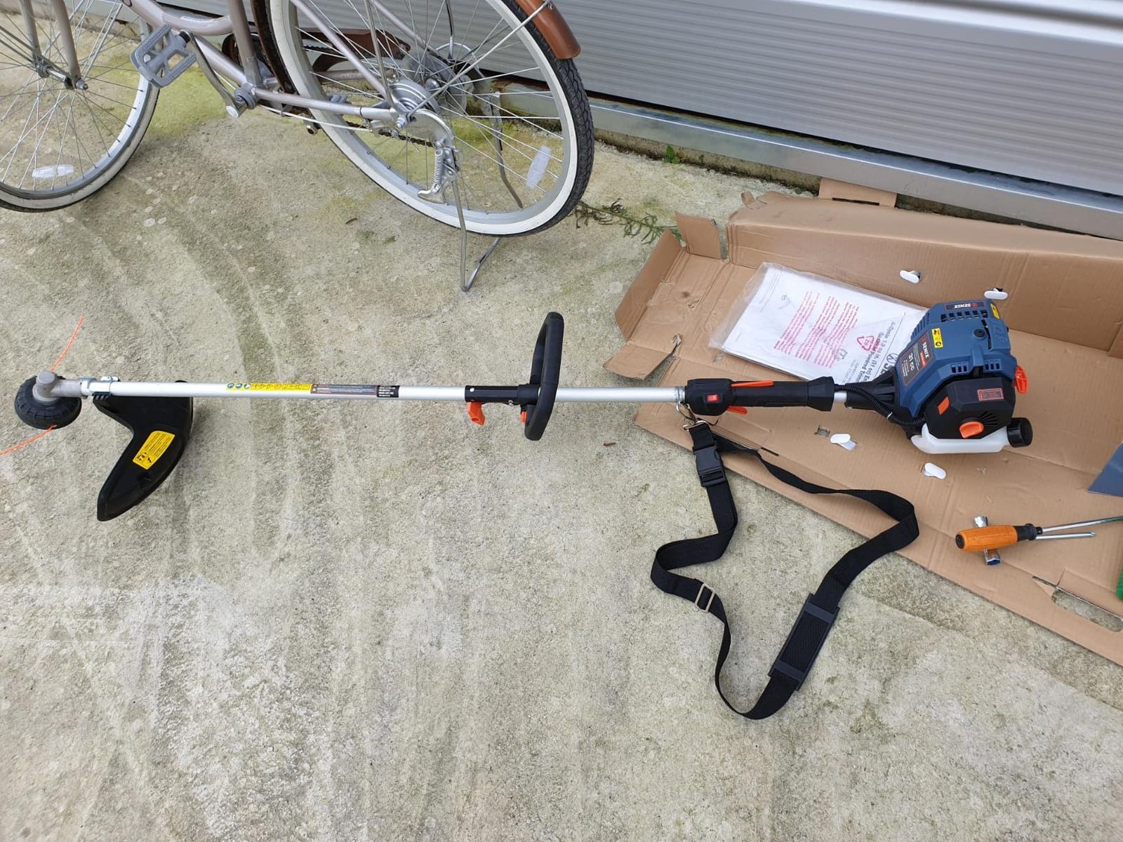 SENIX 4QL 26.5 cc Full Crank Gas Weed Wacker, String Trimmer and Edger Lawn Tool with Straight Shaft, Front D-Handle, Bump Feed, 17.7 Inch Cutting Width (GTS4QL-L) customer photo 2