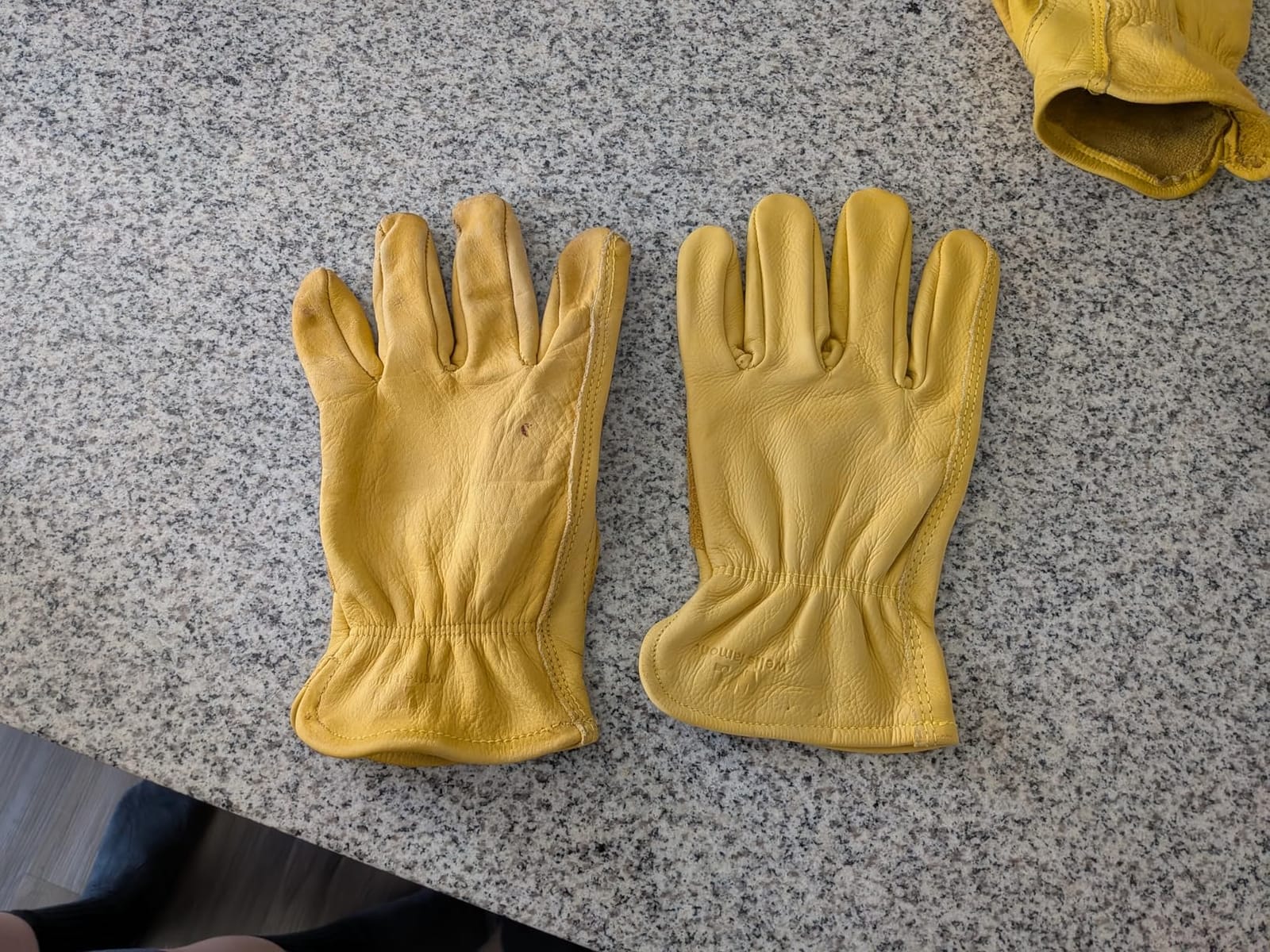 Wells Lamont Men's Work Gloves, Cowhide Leather, Reinforced Palm, Large customer photo 2