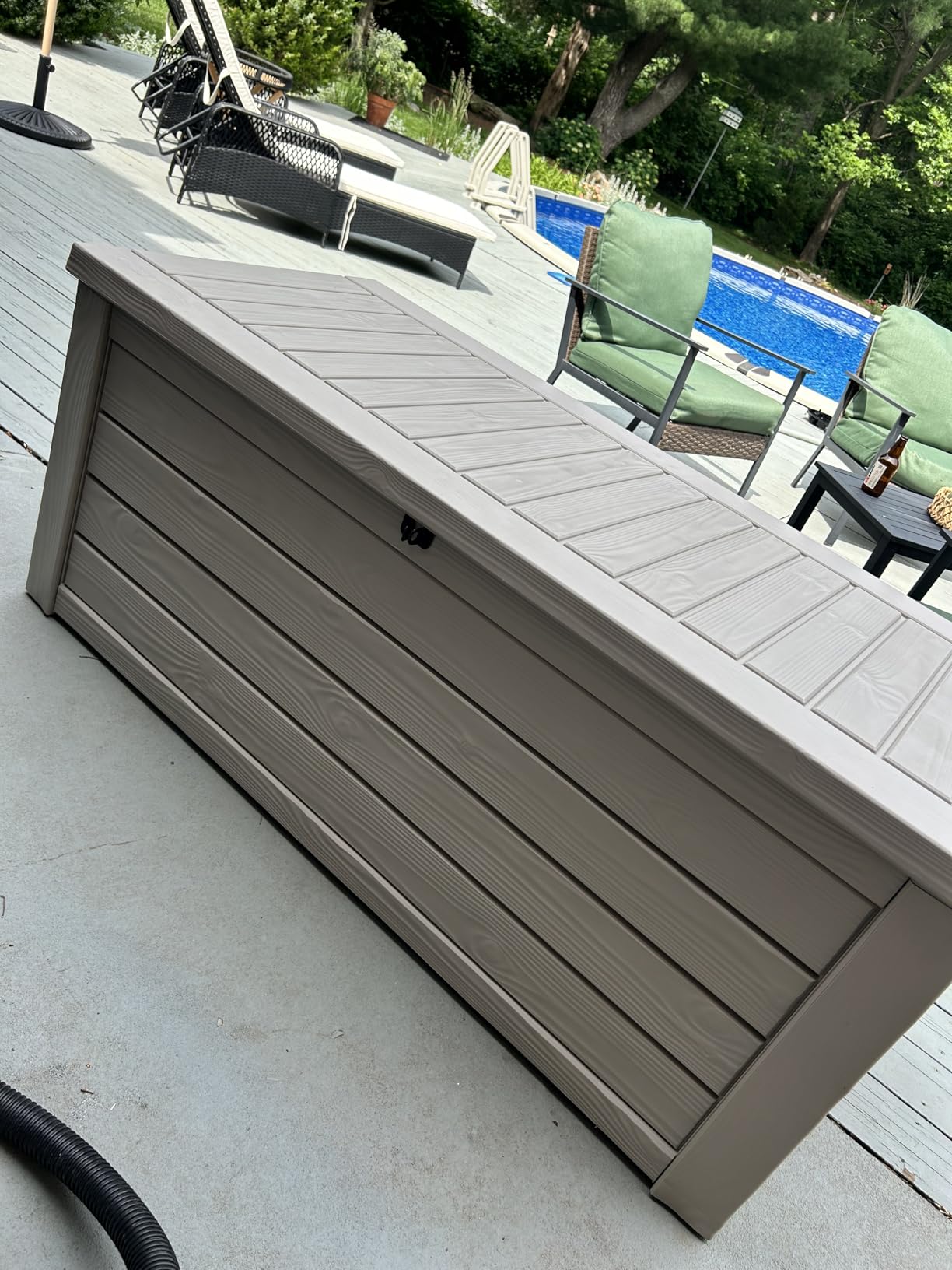 Keter Westwood 150 Gal Outdoor Storage Box for Patio and Pool Accessories | Grey, Resin, Large, Weatherproof, Lockable, Hydraulic Pistons, Easy Assembly, Organization, Patio Cushions Storage customer photo 1