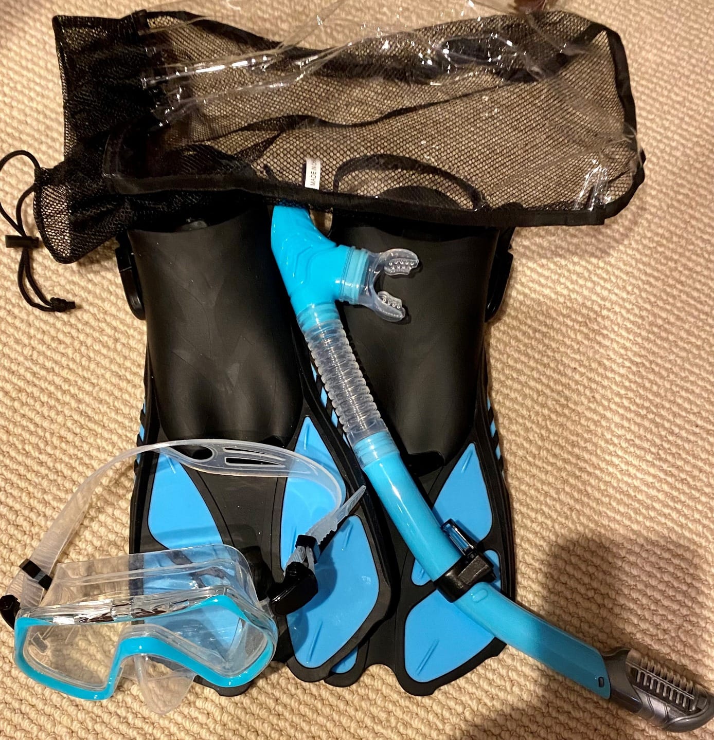 ZEEPORTE Mask Fin Snorkel Set, Travel Size Snorkeling Gear for Adults with Panoramic View Anti-Fog Mask, Trek Fins, Dry Top Snorkel and Gear Bag for Swimming Training, Snorkeling Kit Diving Packages customer photo 1