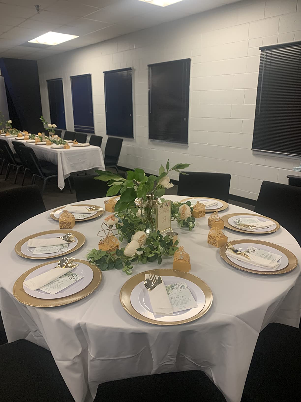 bUCLA 100Pieces Silver Plastic Plates - 10.25inch Silver Rim Disposable Dinner Plates - Ideal for Weddings, Parties customer photo 1