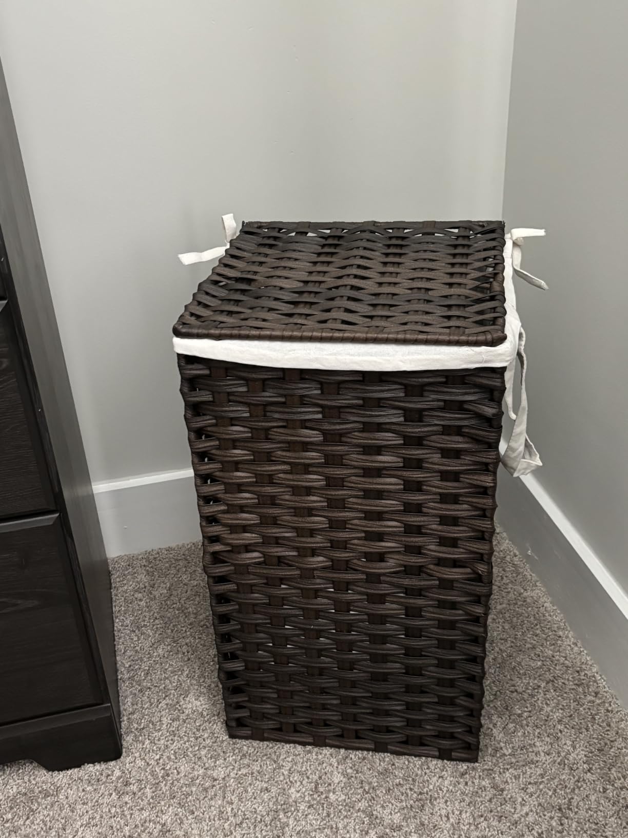 SONGMICS Laundry Hamper with Lid, 23.8 Gal (90 L) Synthetic Rattan,Foldable customer photo 1