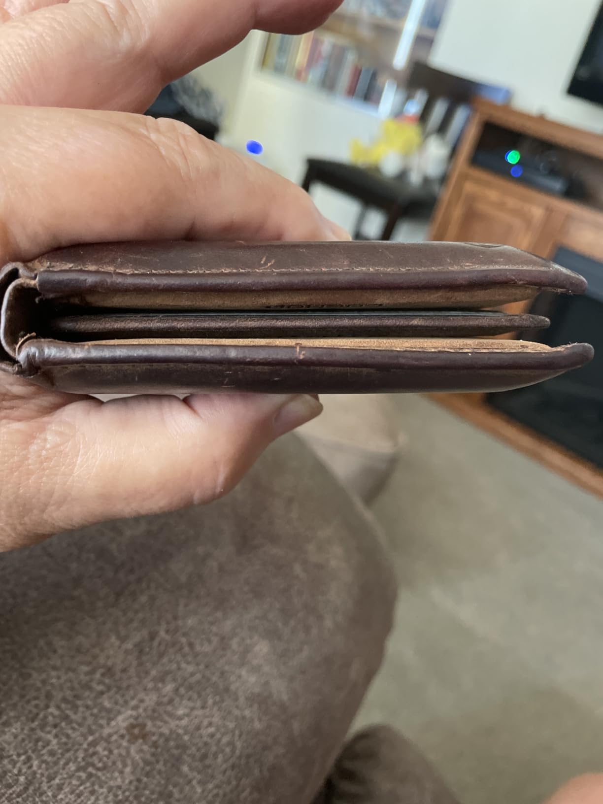 Wallet for Men Slim RFID Blocking Leather Bifold Minimalist 2 ID Windows Gift Box Carteras Para Hombres (CRAZY HORSE, COGNAC) customer photo 1