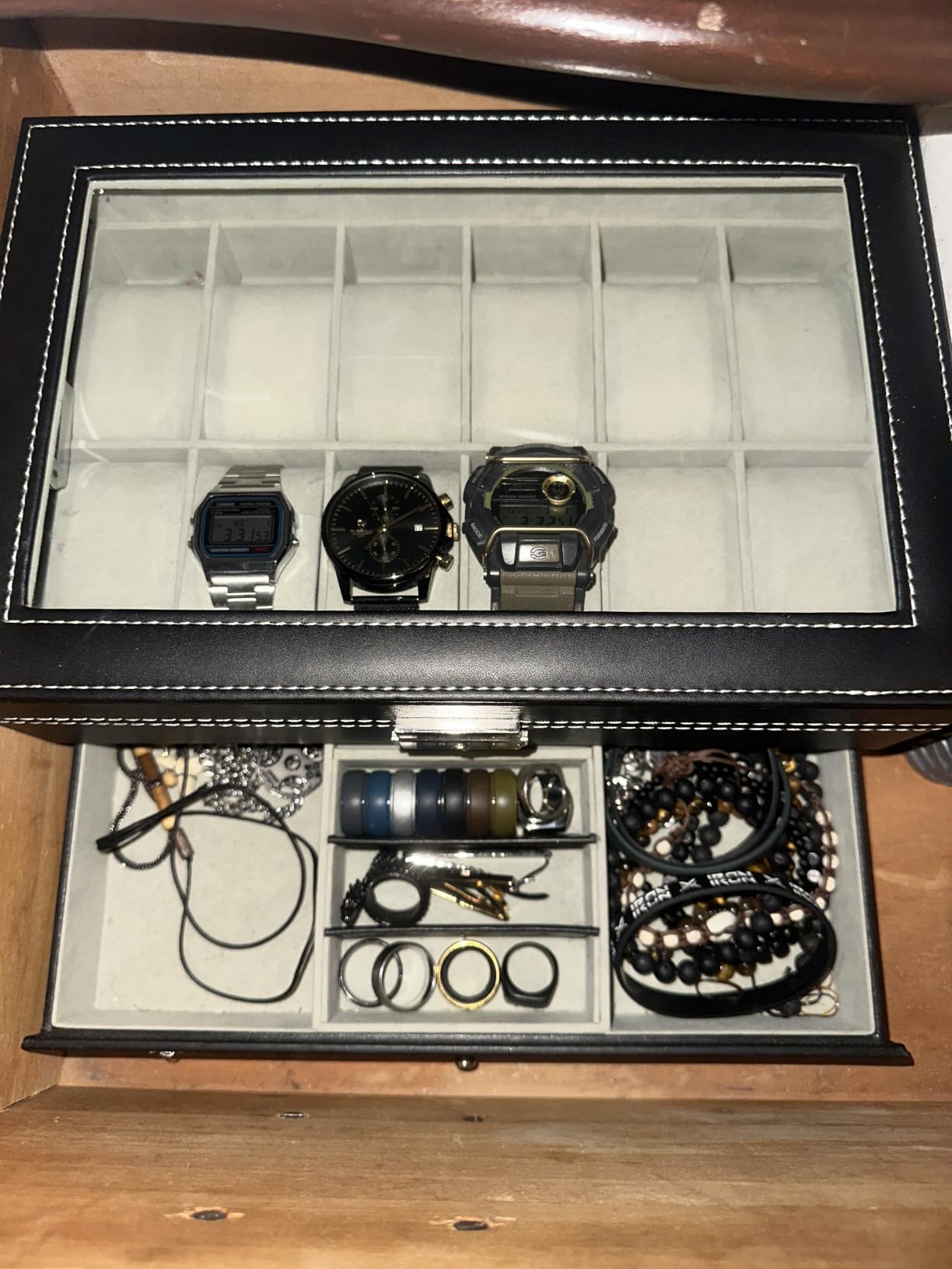 Ogrmar 12 Slot PU Leather Lockable Watch Storage Box for Men & Women Black customer photo 2