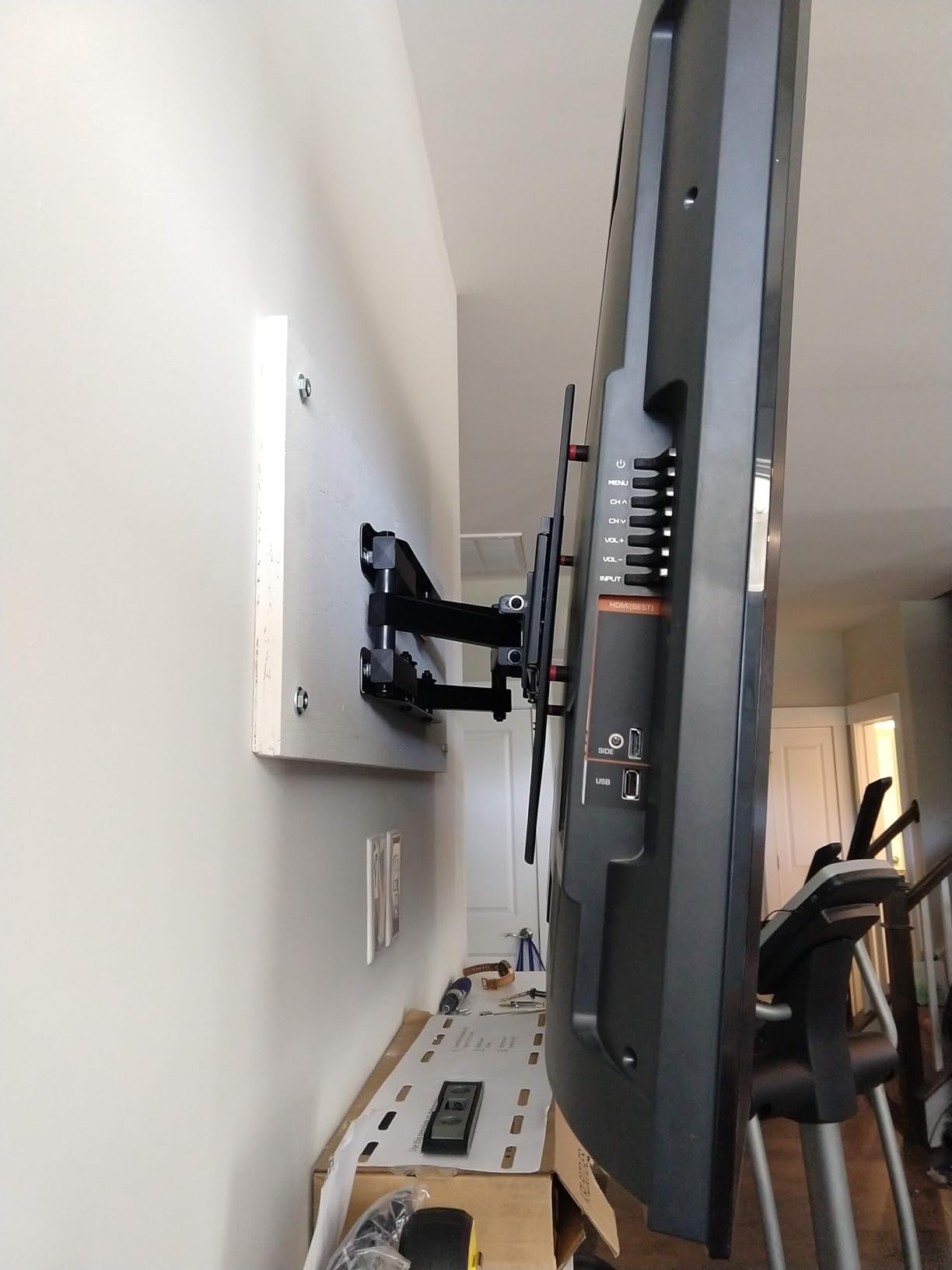 EchoGear Full Motion Articulating TV Wall Mount Bracket for TVs Up to 82