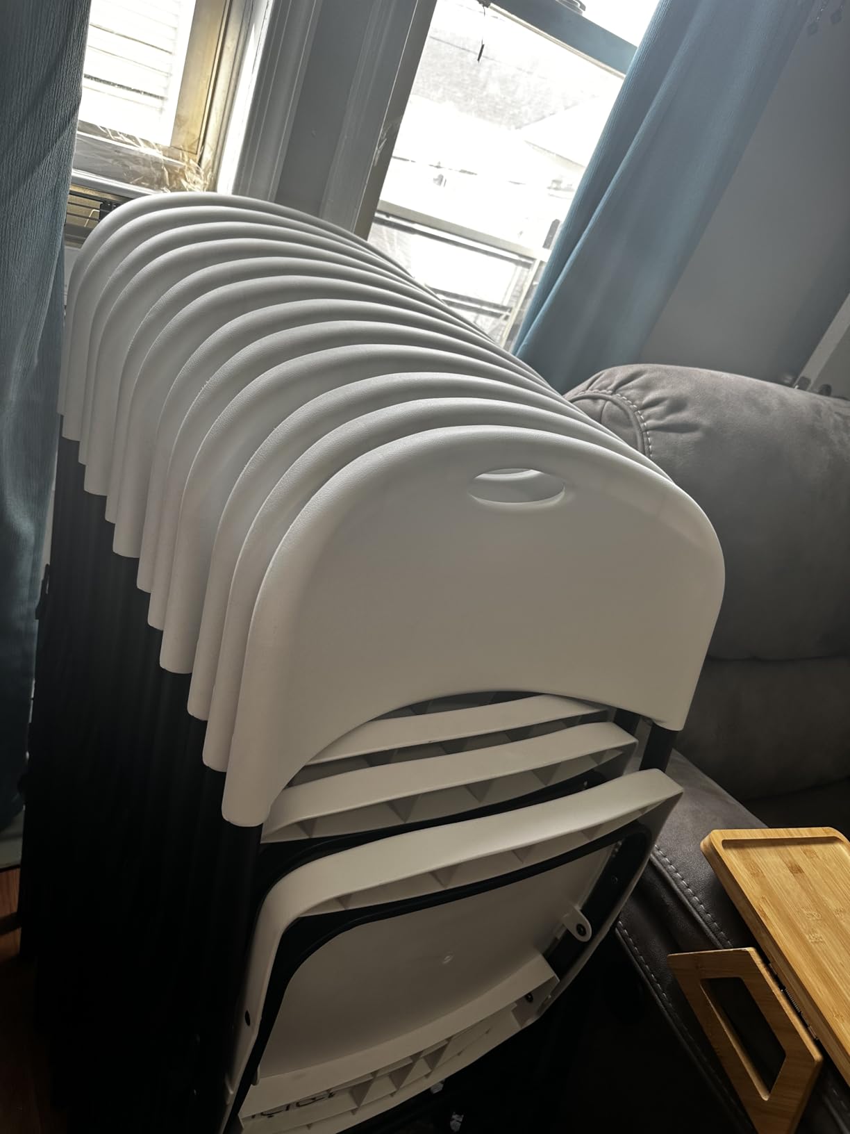 Amazon Basics Sturdy Foldable Portable Plastic Chair, 350-Pound Capacity, Space Saving for Events and Seating, White, 6-Pack customer photo 1