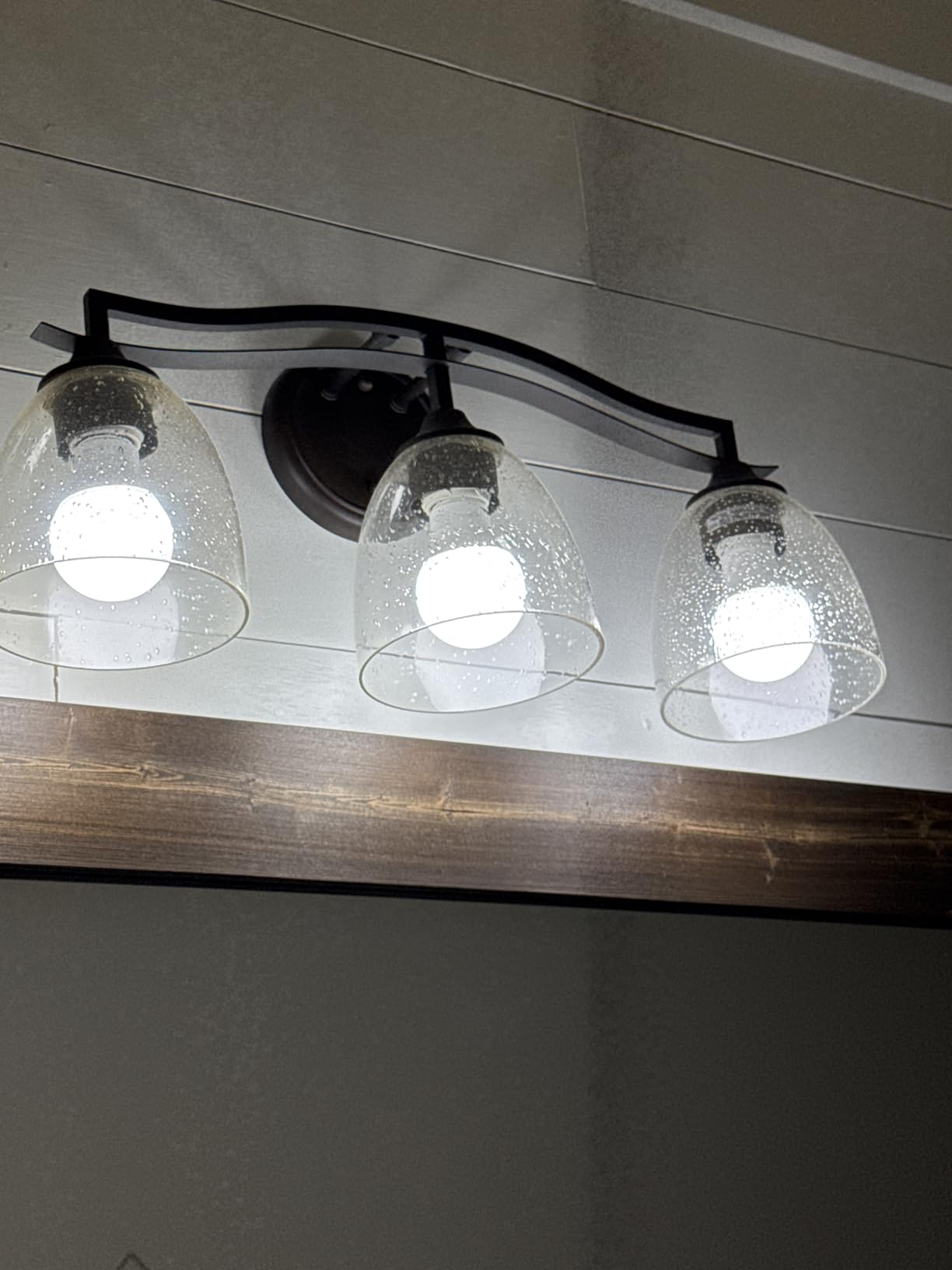 Amazon Basics A19 LED Light Bulbs, 60W Equivalent, Daylight White 5000K, Non-Dimmable, E26 Base, 10,000 Hour Lifetime, 24-Pack customer photo 2
