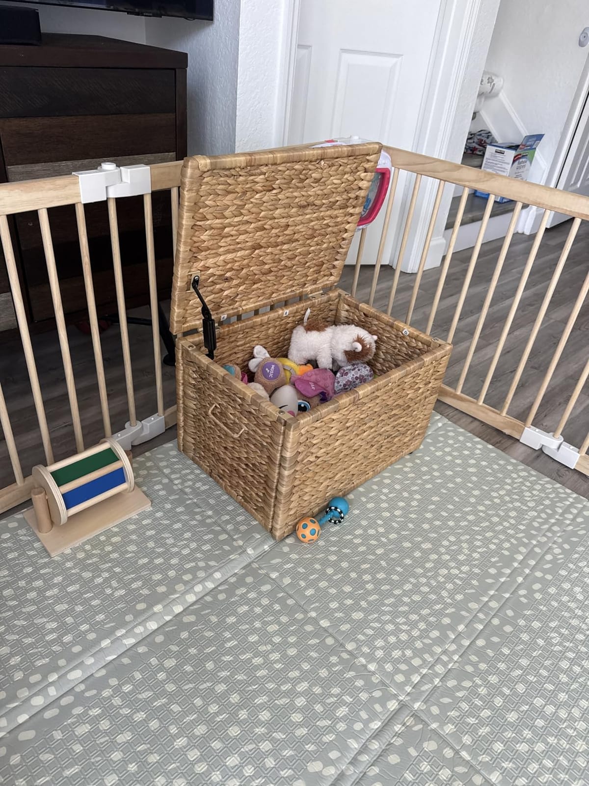 eHemco Water Hyacinth Wicker Storage Trunk, Natural, 30x17.5x17.5 Inches customer photo 2