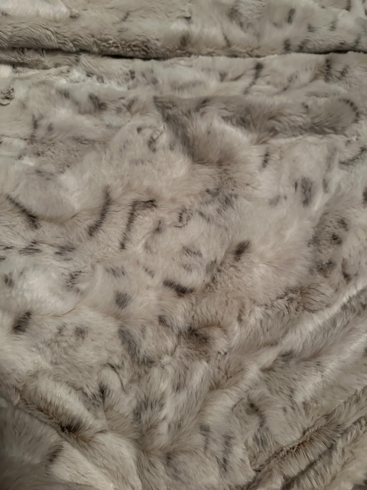 Madison Park Zuri Faux Fur Reversible Throw Blanket, 50 x 60, Snow Leopard | Oversized Soft Plush, Luxury, Animal Stripes, Mink Reverse, Modern, All Season, for Bed Sofa Couch, OEKO-TEX Certified customer photo 2