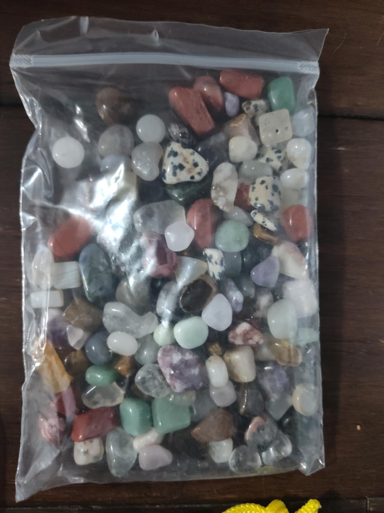 National Geographic Rock Collection with 300+ Gemstones and Minerals | Genuine Rocks, Minerals & Crystals, 2 Break-Open Geodes, Magnifying Glass, Storage Bag, Geology Gift, Birthday Gift customer photo 1