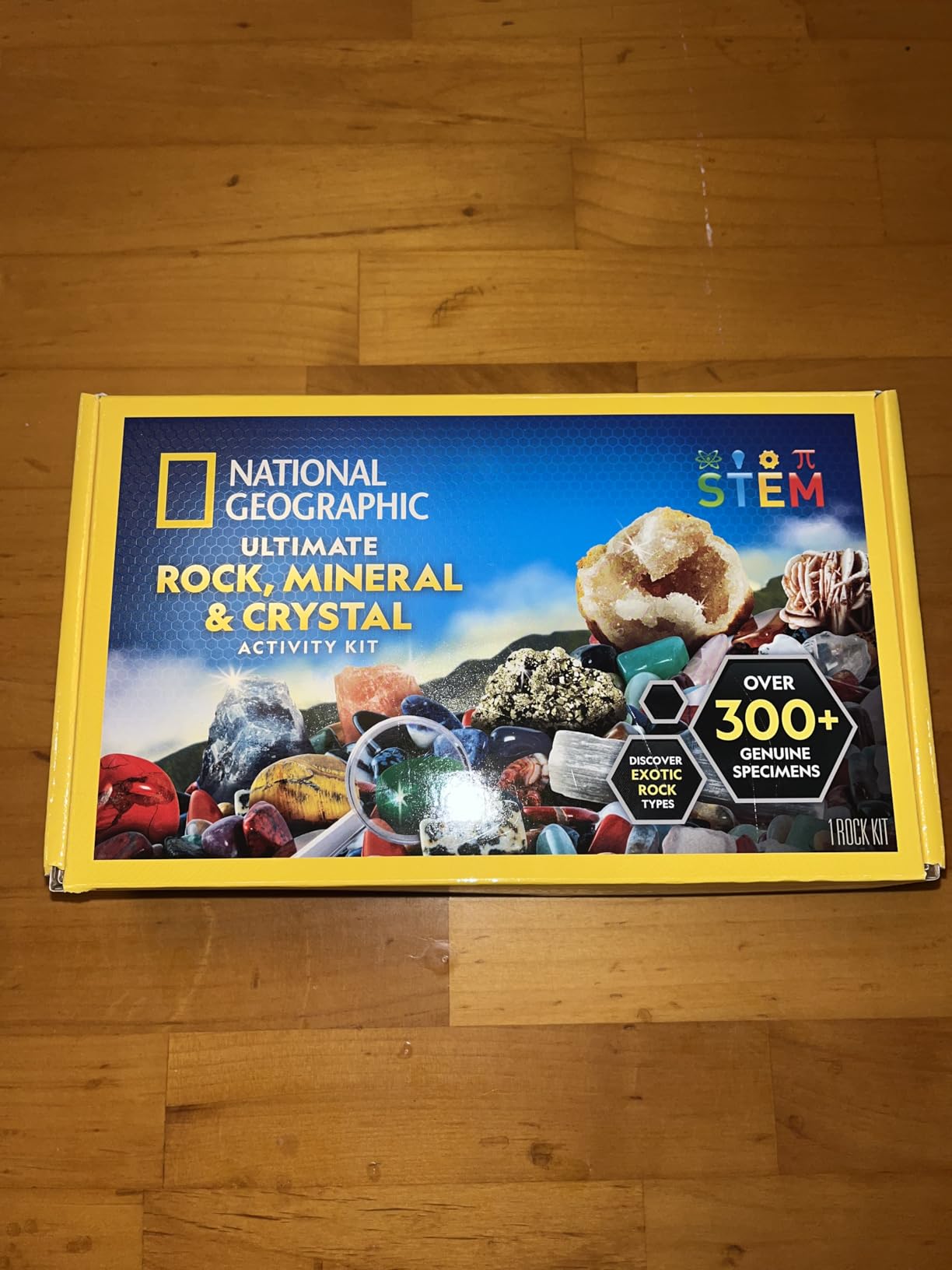 National Geographic Rock Collection with 300+ Gemstones and Minerals | Genuine Rocks, Minerals & Crystals, 2 Break-Open Geodes, Magnifying Glass, Storage Bag, Geology Gift, Birthday Gift customer photo 2