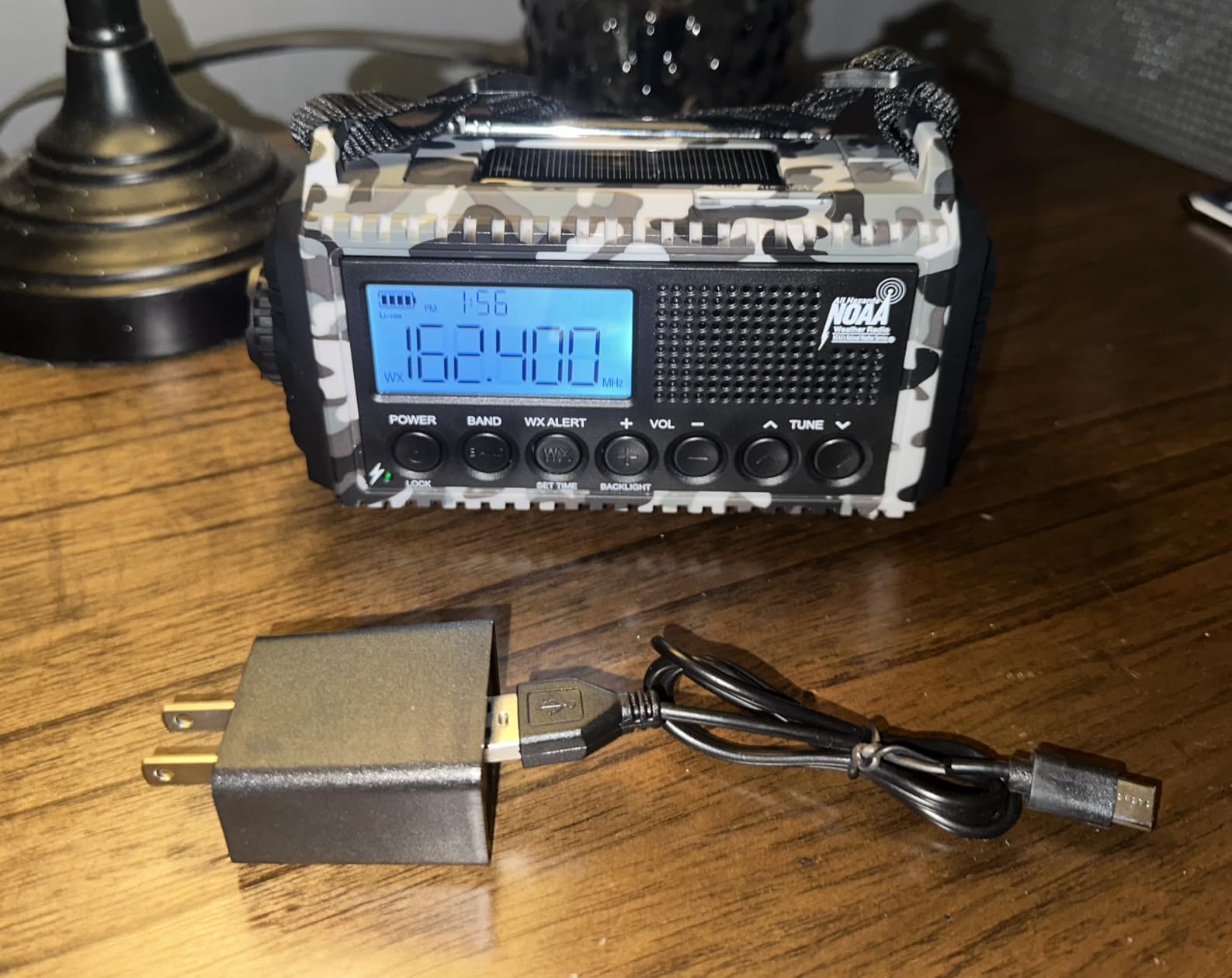 Eoxsmile Emergency Radio with NOAA Weather Alert, Solar Hand Crank Portable customer photo 1