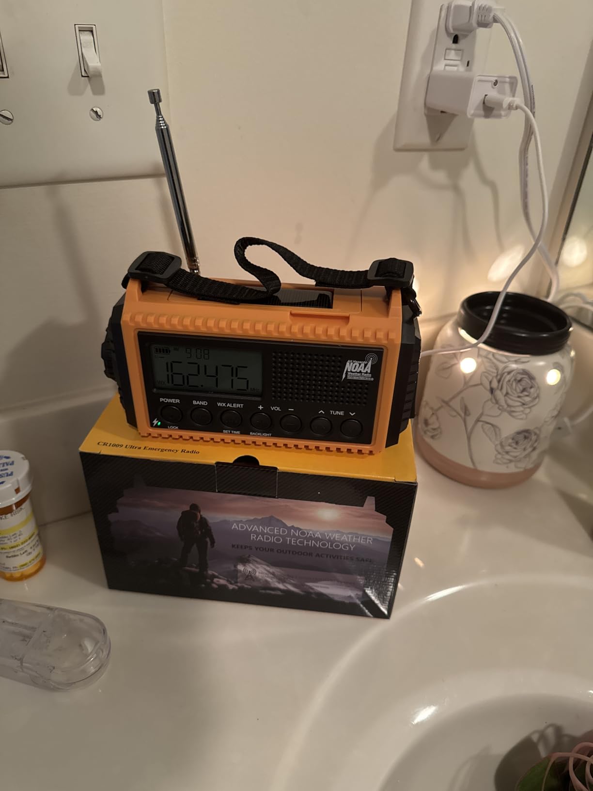 Eoxsmile Emergency Radio with NOAA Weather Alert, Solar Hand Crank Portable customer photo 2