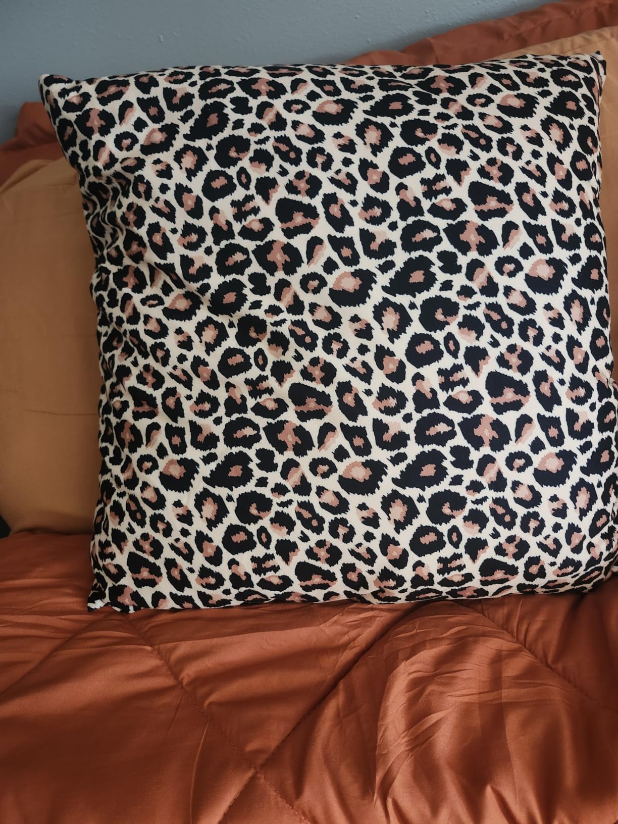 EDOW Throw Pillow Inserts, Set of 2 Lightweight Down Alternative Polyester Pillow, Couch Cushion, Sham Stuffer, Machine Washable. (White, 18x18) customer photo 2