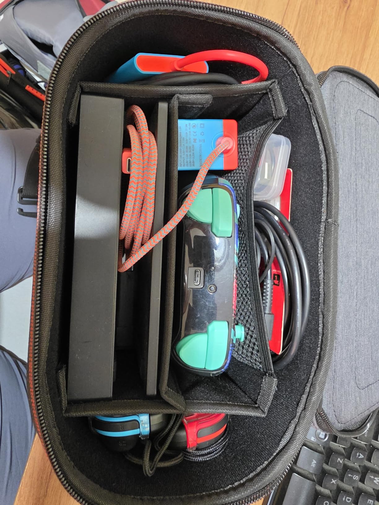 PDP Pull-N-Go 2-in-1 Travel Case & Accessory Storage for Nintendo Switch customer photo 1