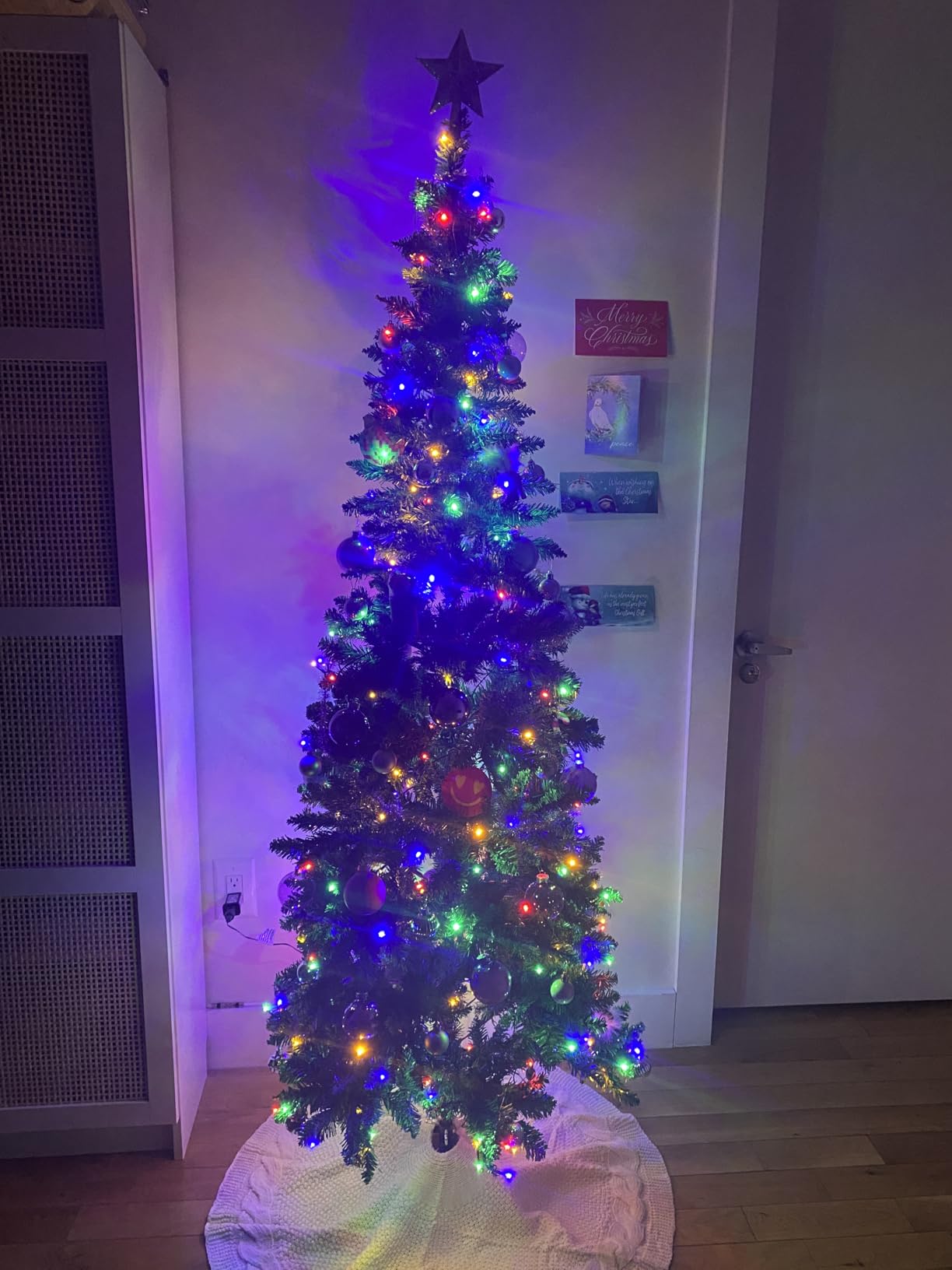 Goplus 6ft Artificial Pencil Christmas Tree, Snow Flocked Unlit Slim Xmas Tree with 29 Pine Cones, 630 PVC Branch Tips, Metal Stand, for Indoor Holiday Home Office Décor customer photo 2