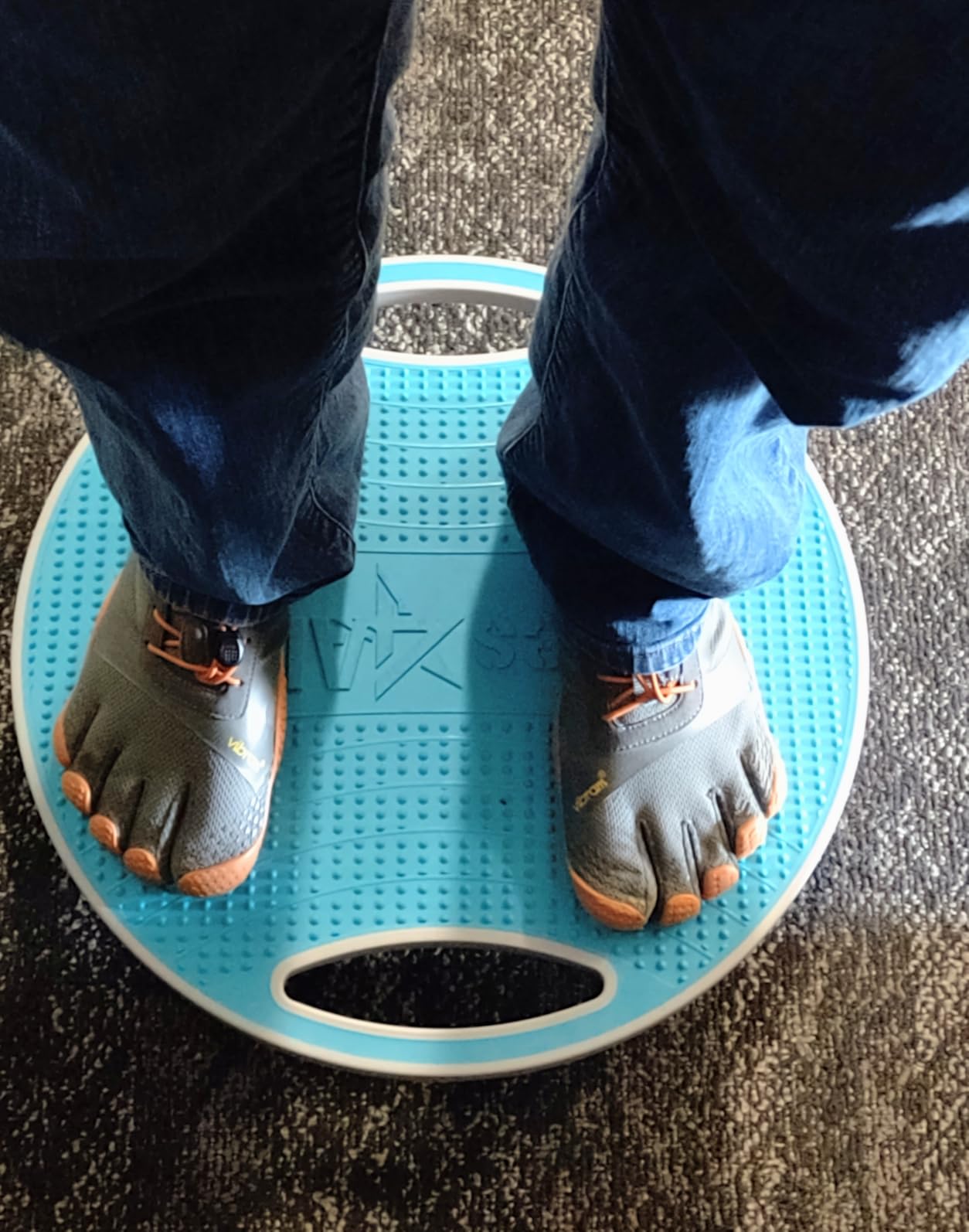 Yes4All Wobble Balance Board, Plastic Stability Trainer with Handles for Standing Desk, Core Training & Home Gym Workout customer photo 1