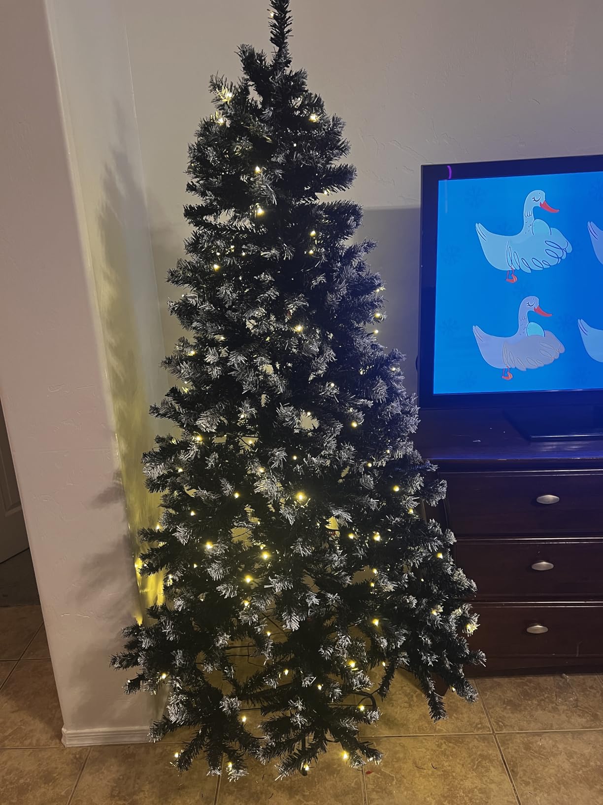 Best Choice Products 6ft Artificial Christmas Tree with LED Twinkling Lights, Pre-Lit Spruce Realistic Holiday Xmas Décor, 250 Lights, 798 Tips customer photo 2