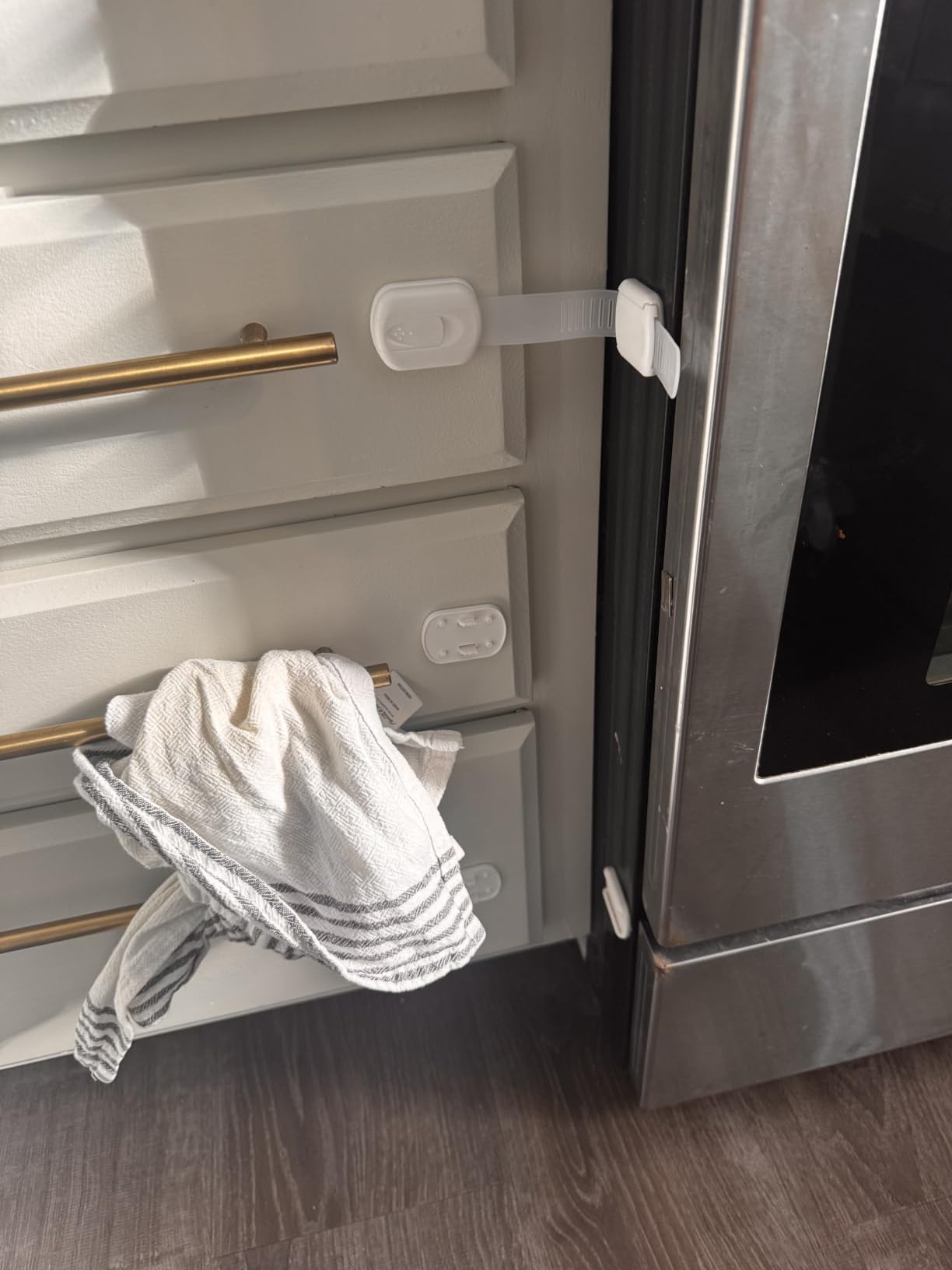 Vmaisi Multi-Use Adhesive Strap Locks for Baby Proofing Cabinets & Drawers customer photo 1