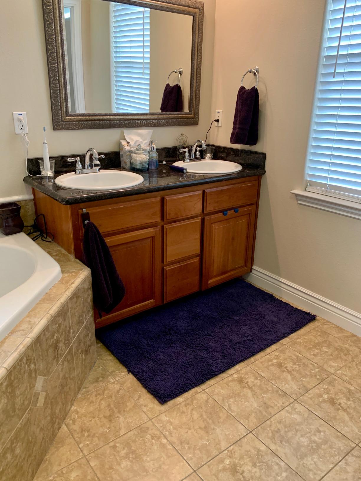 LuxUrux 3-Piece Bathroom Rug Set – Plush Chenille Bath Mats & U-Shaped Toilet Mat, Ultra-Soft, Absorbent & Non-Slip (20x20 U, 16x24 & 20x30 inches, Light Grey) customer photo 2