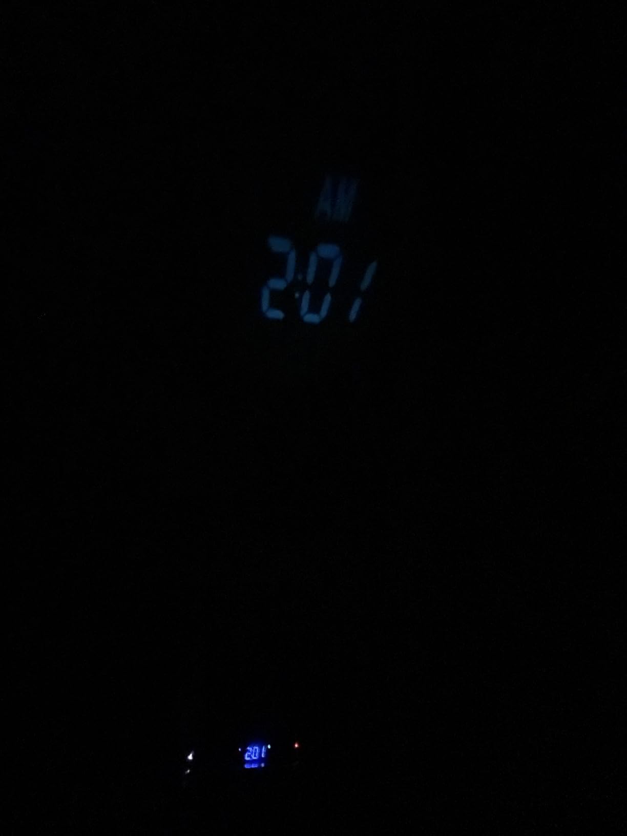 Mesqool Digital Projection Alarm Clock with Dual Alarms, 5 Levels Dimmer customer photo 1