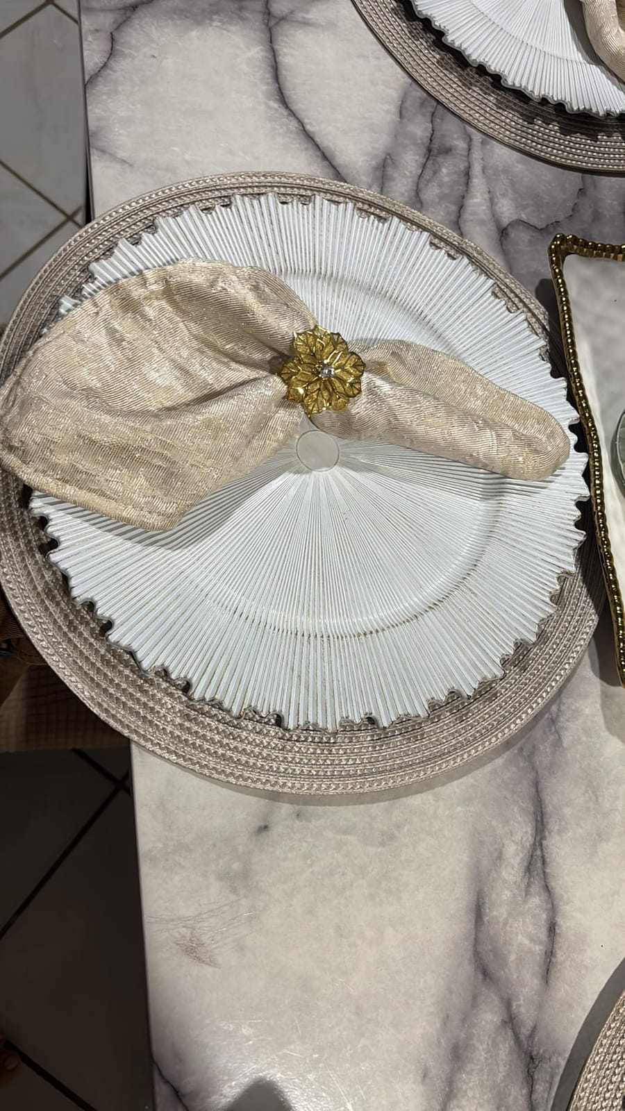 NAGU Flower Napkin Rings Set of 6, Hollow Out Floral Napkin Holder Adornment Exquisite Household Napkins Rings Set Rhinestone Napkin Rings for Wedding Banquet Christmas Table Setting (Gold) customer photo 2