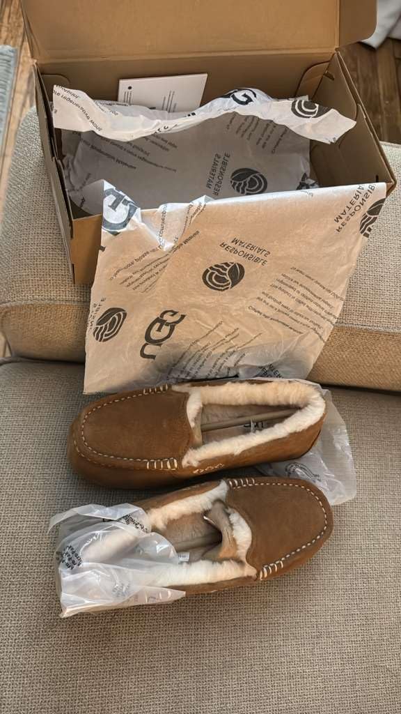 UGG Women's Ansley Slipper customer photo 2