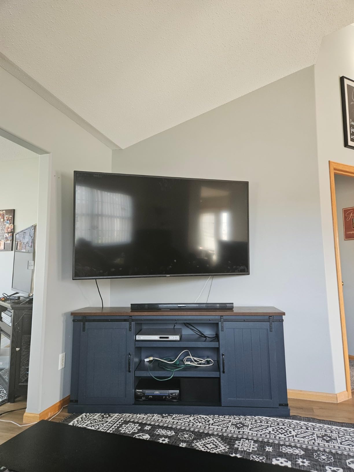 PERLESMITH Corner TV Wall Mount for 37-70 inch TVs up to 99 lbs | Corner TV Mount Wall Bracket with Extension, Swivel, Tilt, Dual Articulating Arms Fits Different Corners, Max VESA 600x400mm customer photo 1
