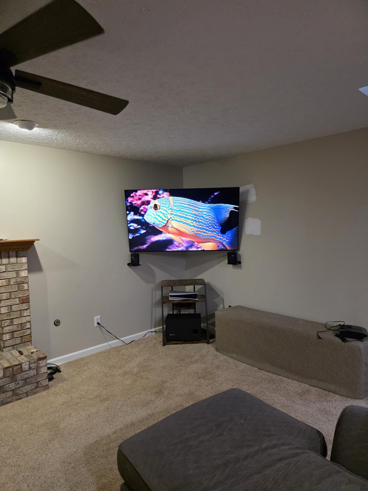 PERLESMITH Corner TV Wall Mount for 37-70 inch TVs up to 99 lbs | Corner TV Mount Wall Bracket with Extension, Swivel, Tilt, Dual Articulating Arms Fits Different Corners, Max VESA 600x400mm customer photo 2