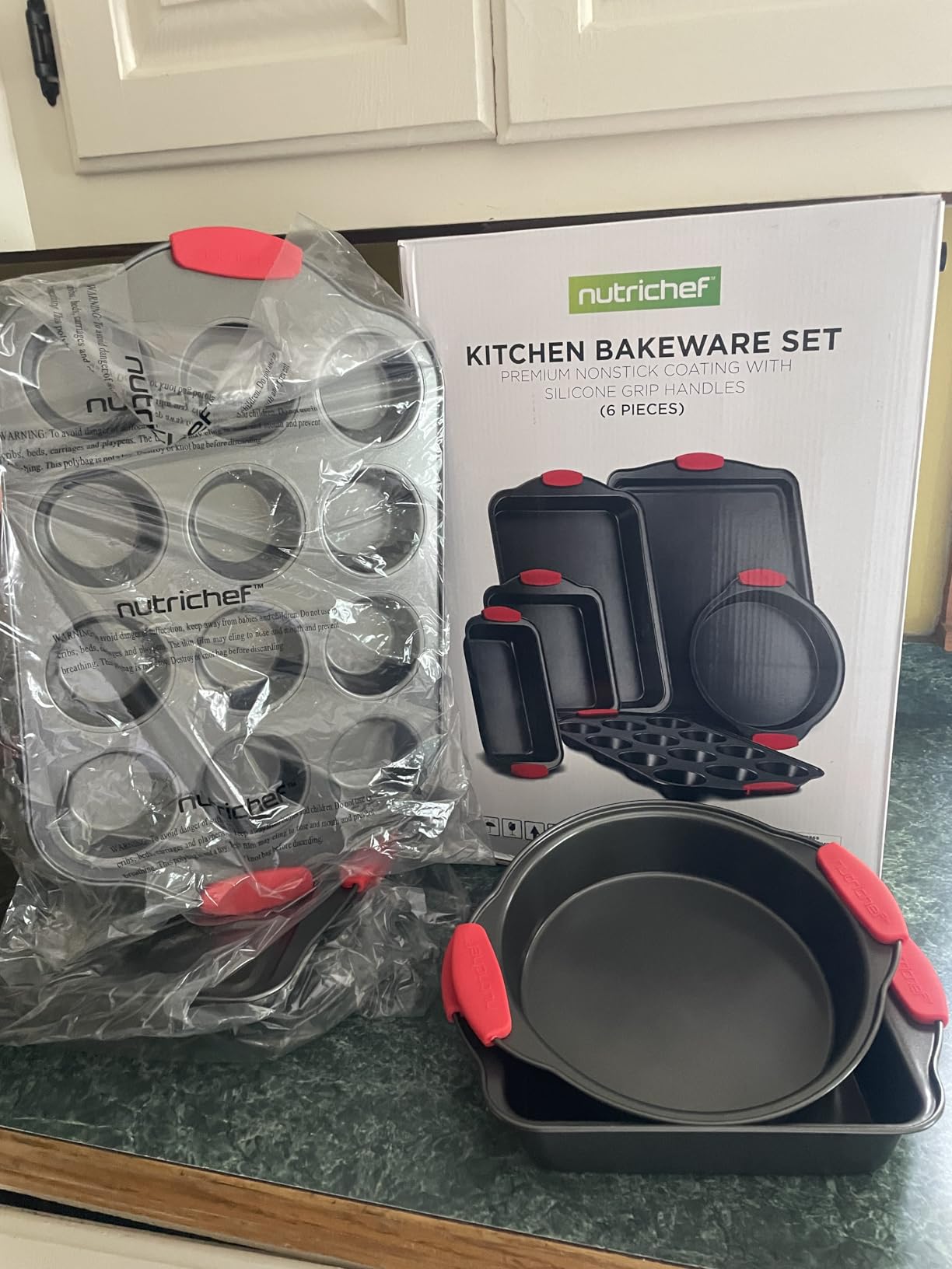 NutriChef Non-Stick Kitchen Oven Baking Pans-Deluxe & Stylish Nonstick Gray Coating Inside Outside, Commercial Grade Restaurant Quality Metal Bakeware with Red Silicone Handles, 8 Piece Set customer photo 1